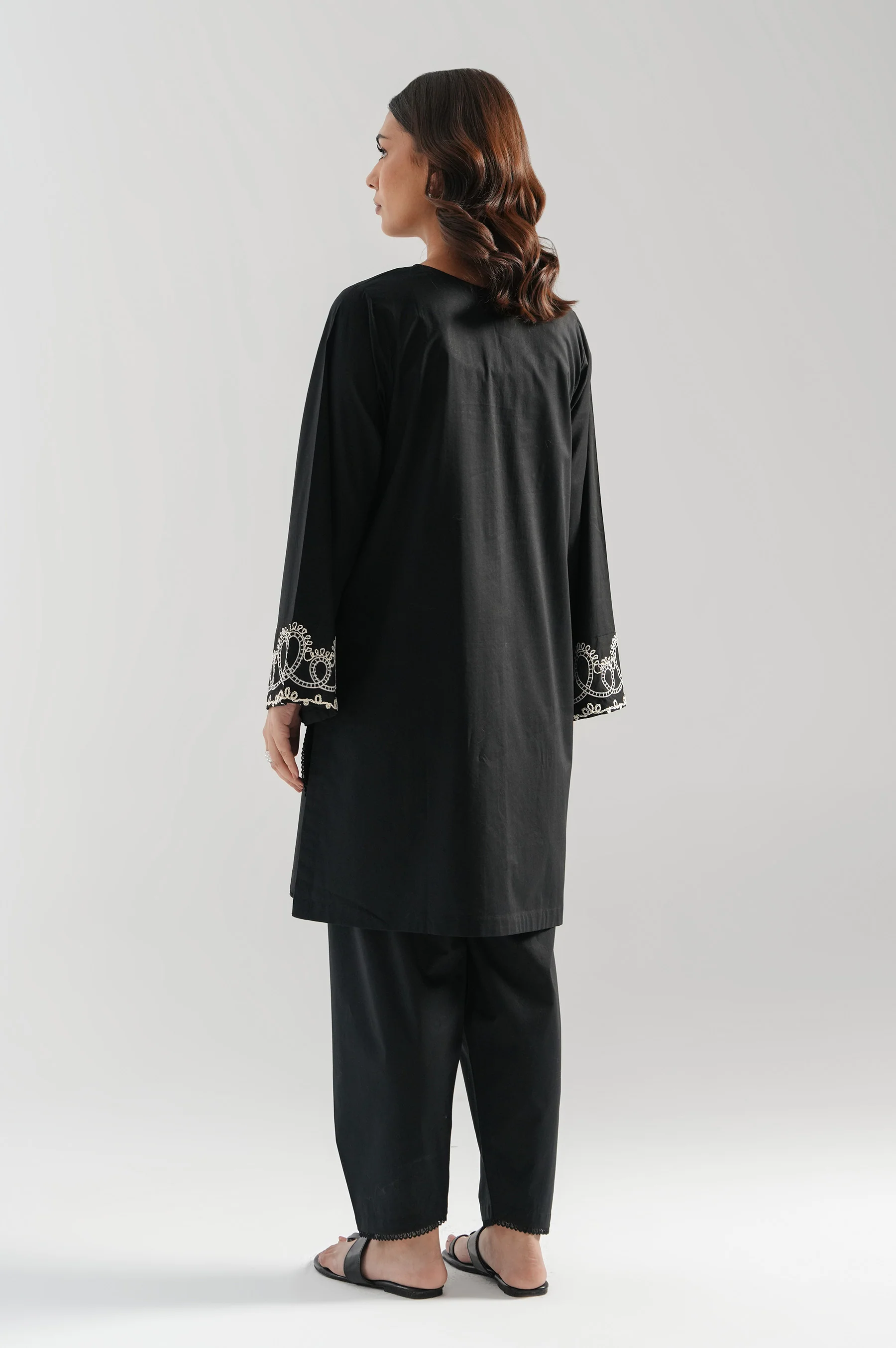 STITCHED EMBROIDERED CAMBRIC SHIRT BOTTOM - Image 4