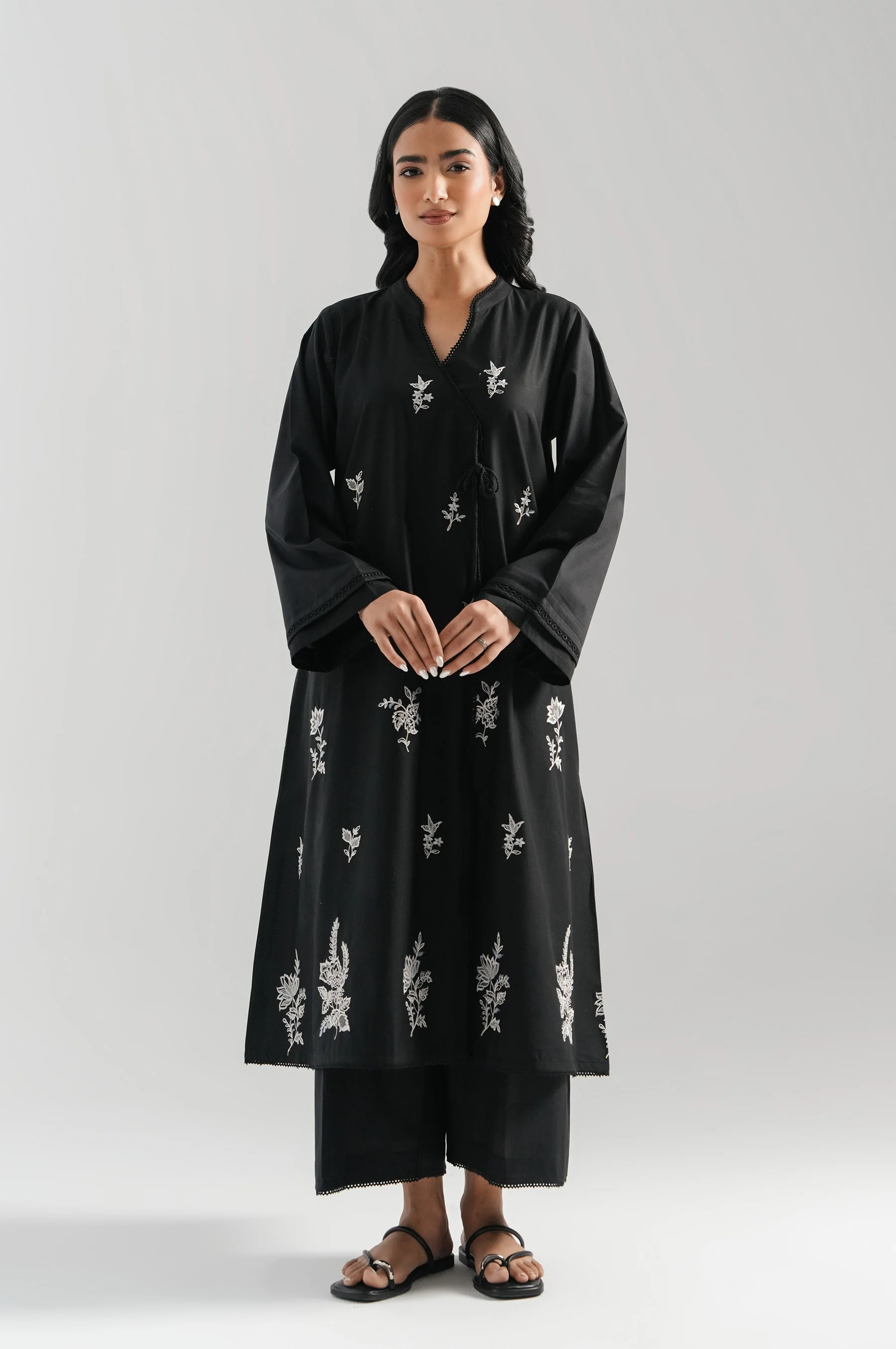 STITCHED EMBROIDERED CAMBRIC SHIRT BOTTOM