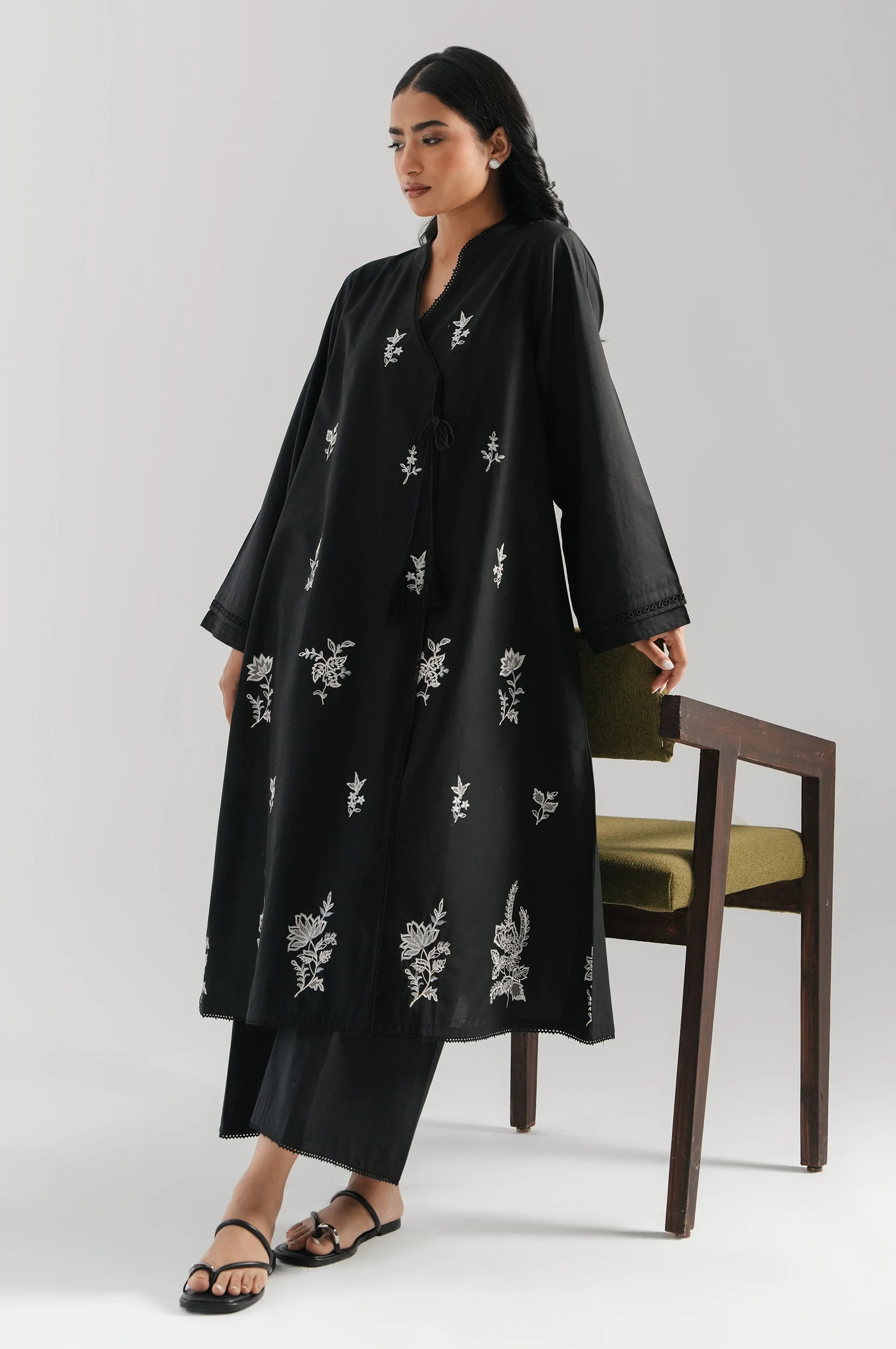 STITCHED EMBROIDERED CAMBRIC SHIRT BOTTOM - Image 2