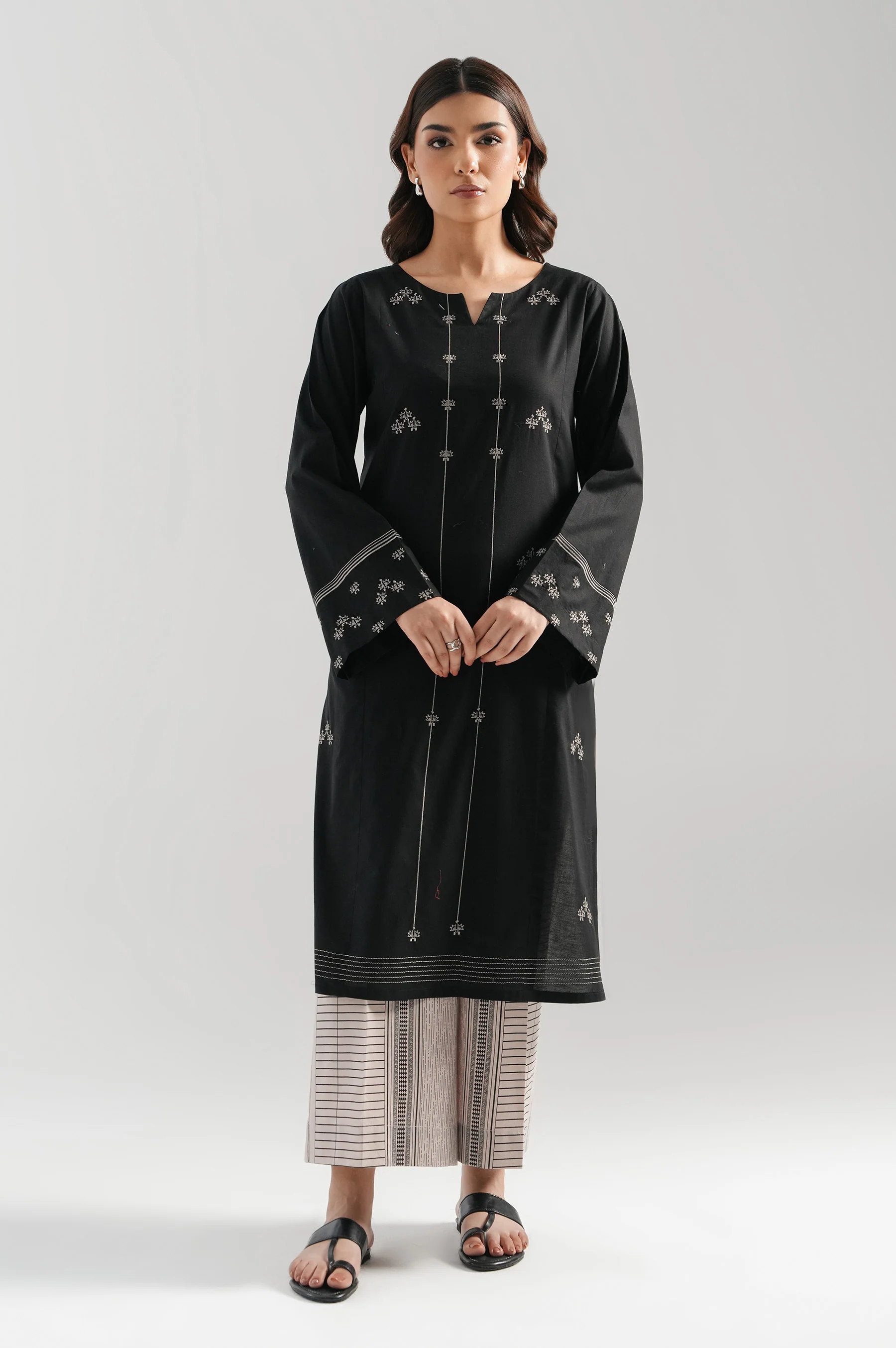 STITCHED EMBROIDERED CAMBRIC SHIRT BOTTOM