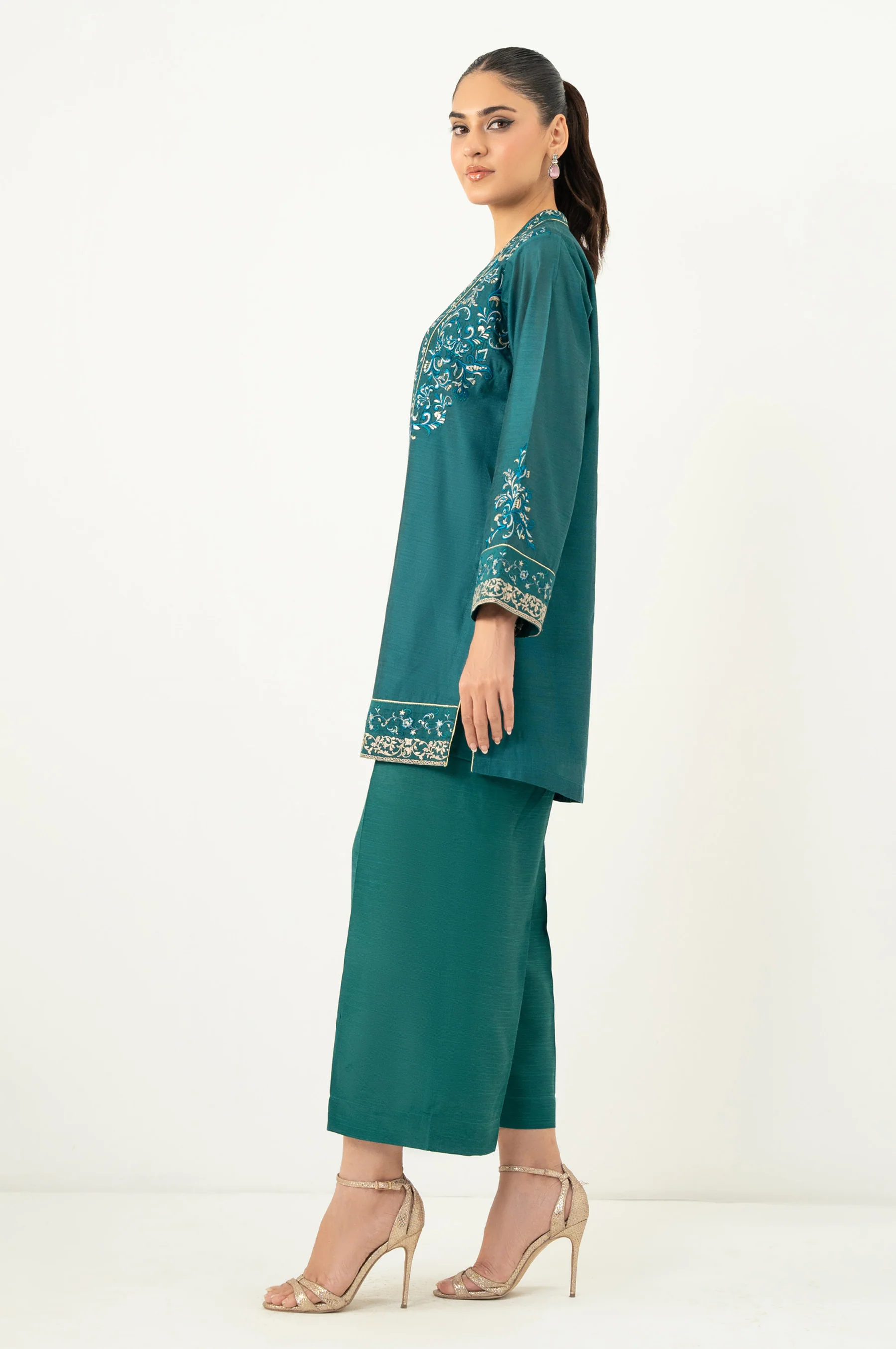 EMBROIDERED SUIT - Image 3