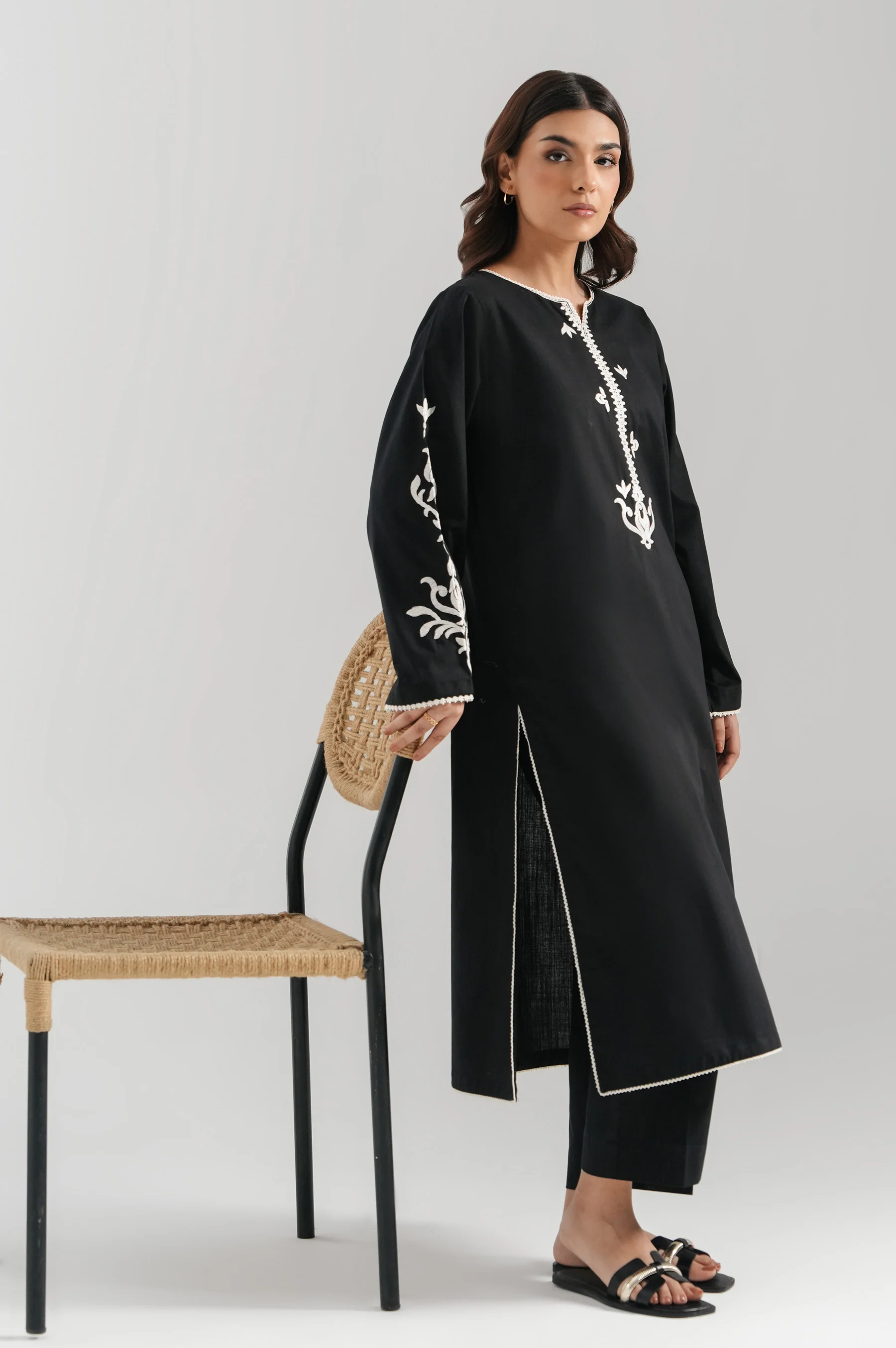 STITCHED EMBROIDERED COTTON SLUB SHIRT BOTTOM - Image 4