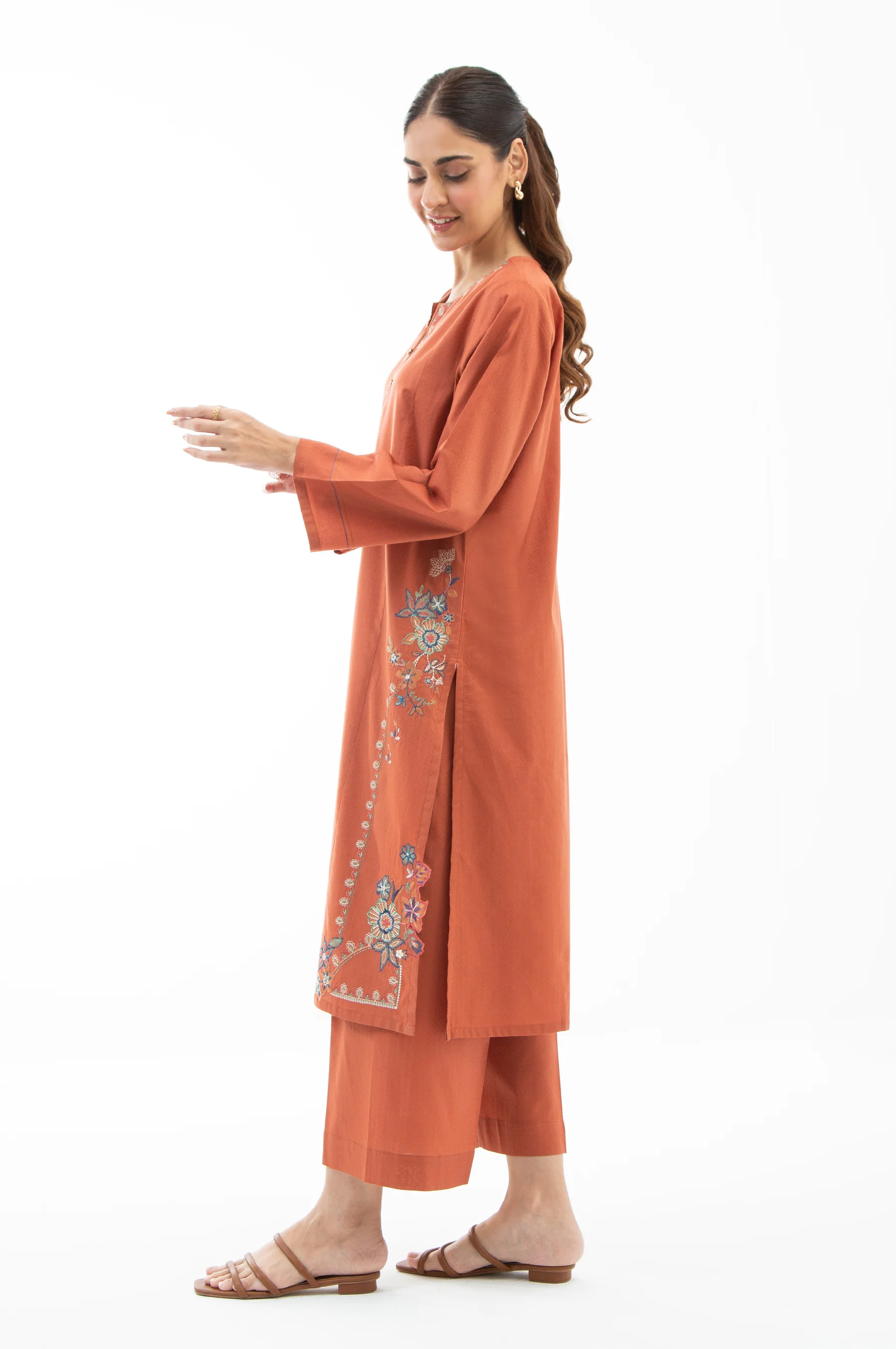 EMBROIDERED DOBBY STITCHED 2 PIECE SUIT - Image 4