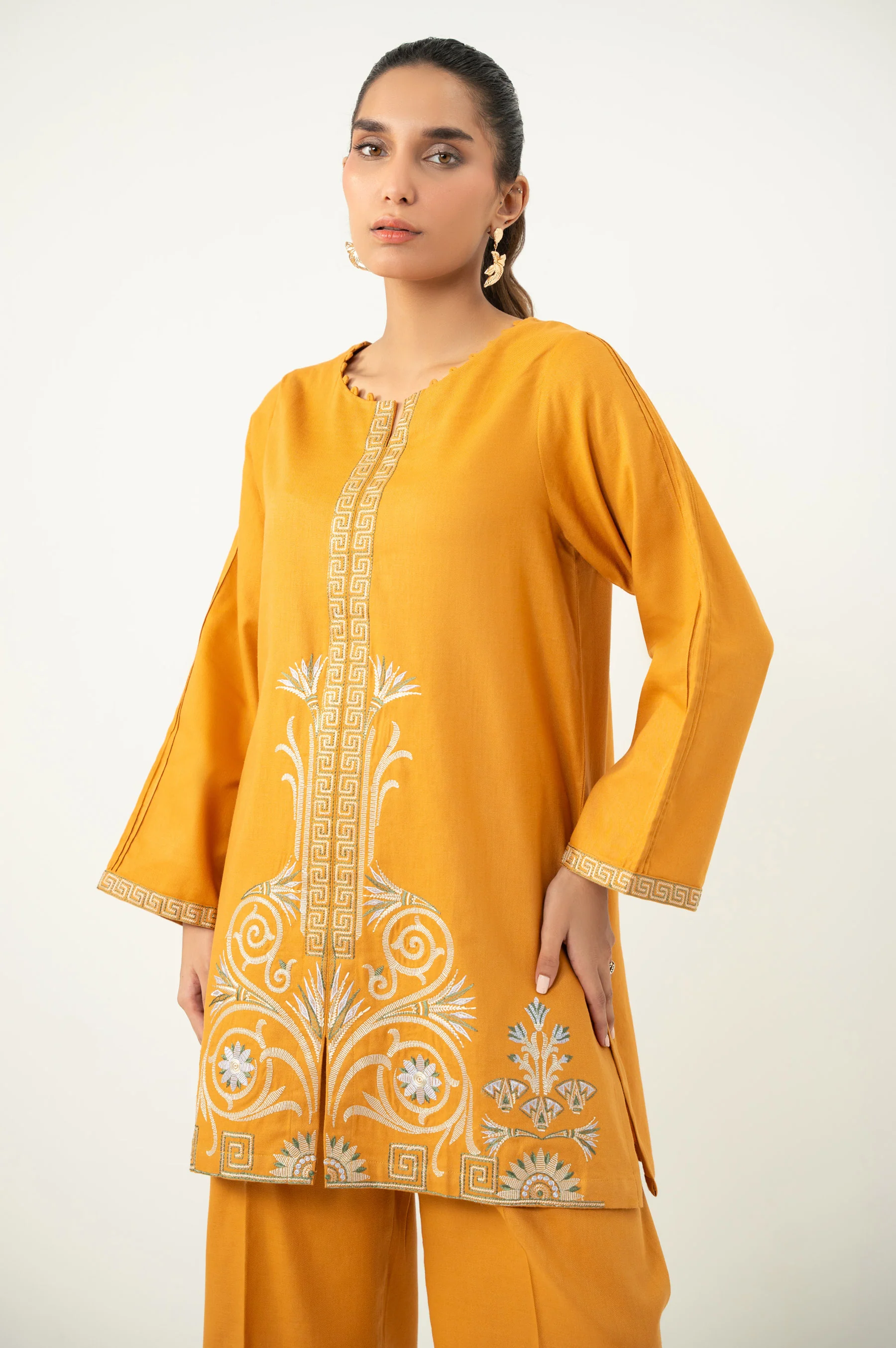EMBROIDERED SUIT - Image 3