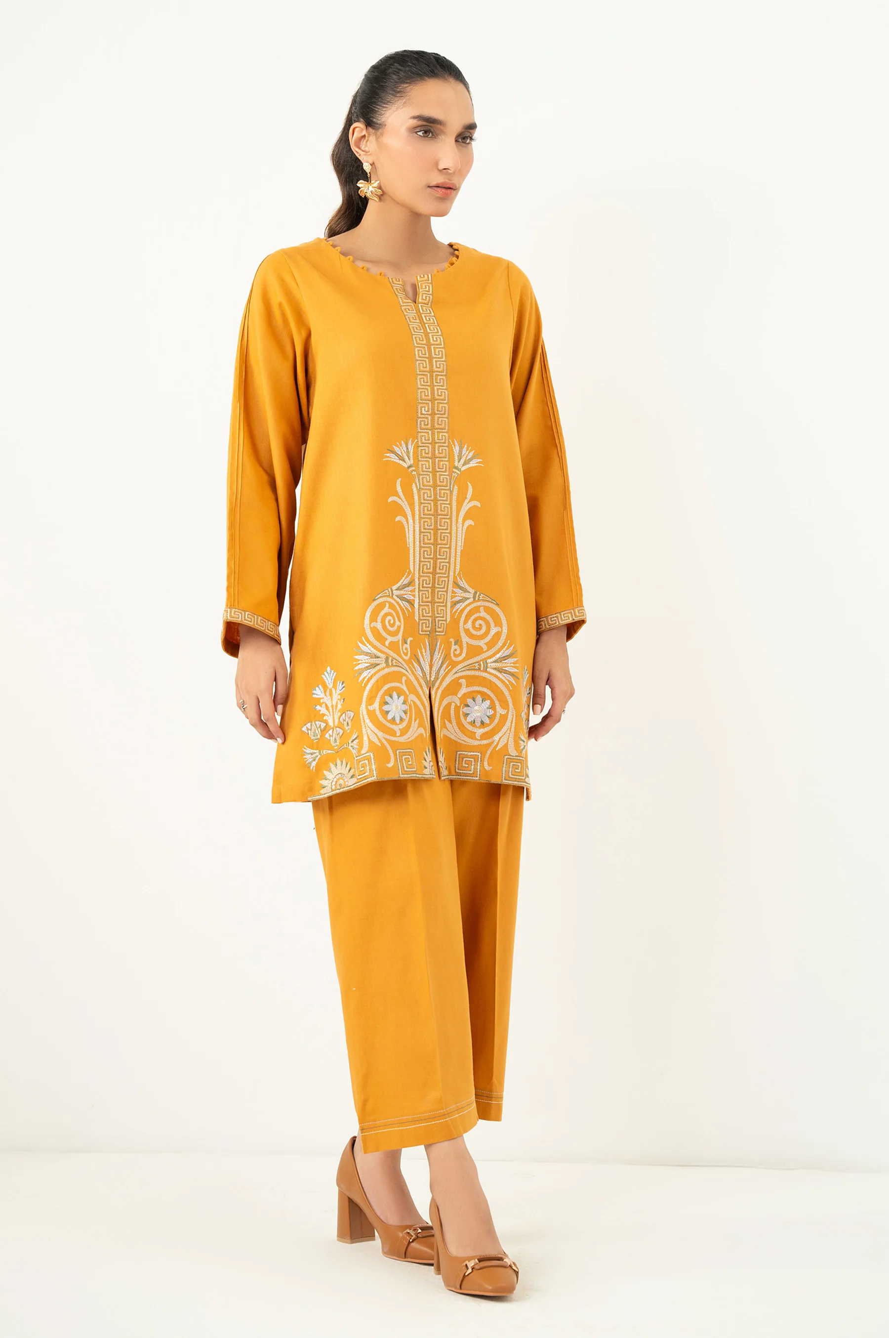 EMBROIDERED SUIT - Image 4