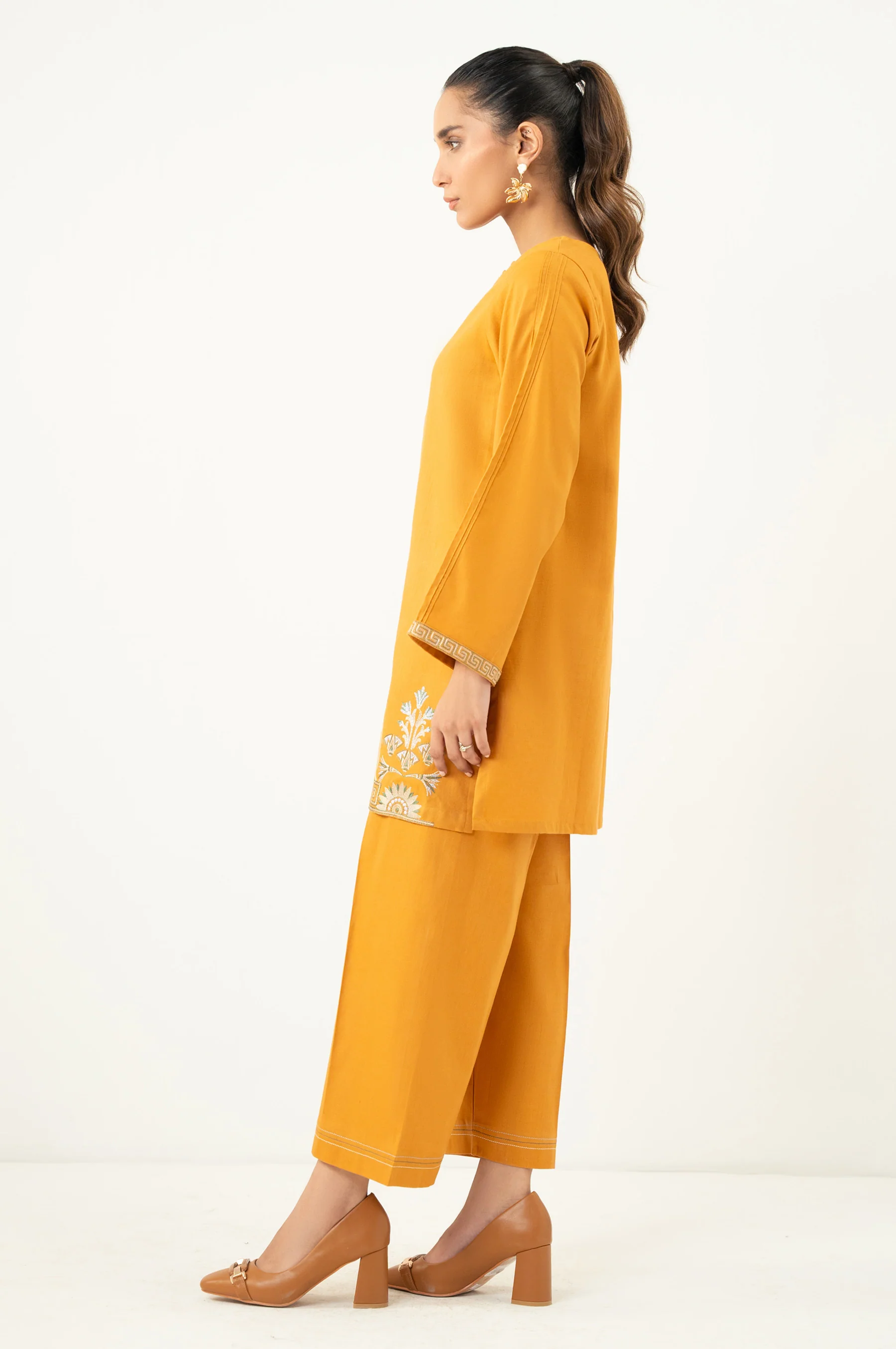 EMBROIDERED SUIT - Image 5