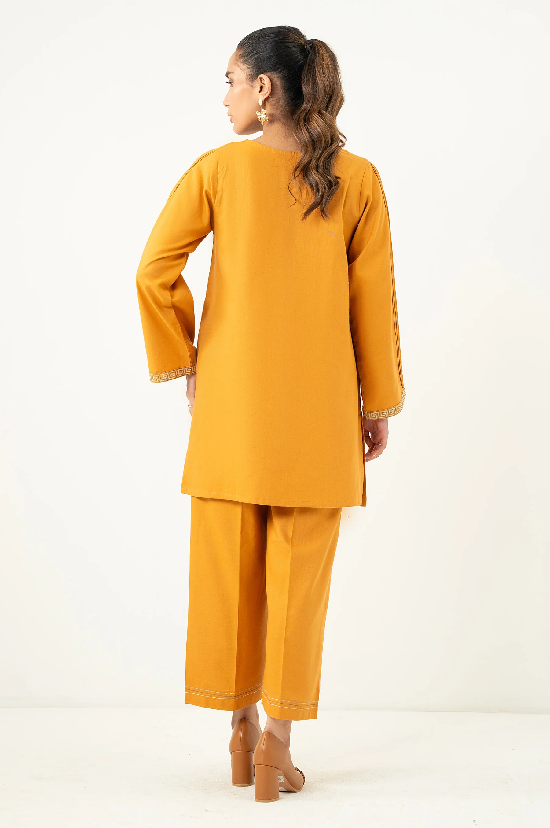 EMBROIDERED SUIT - Image 6