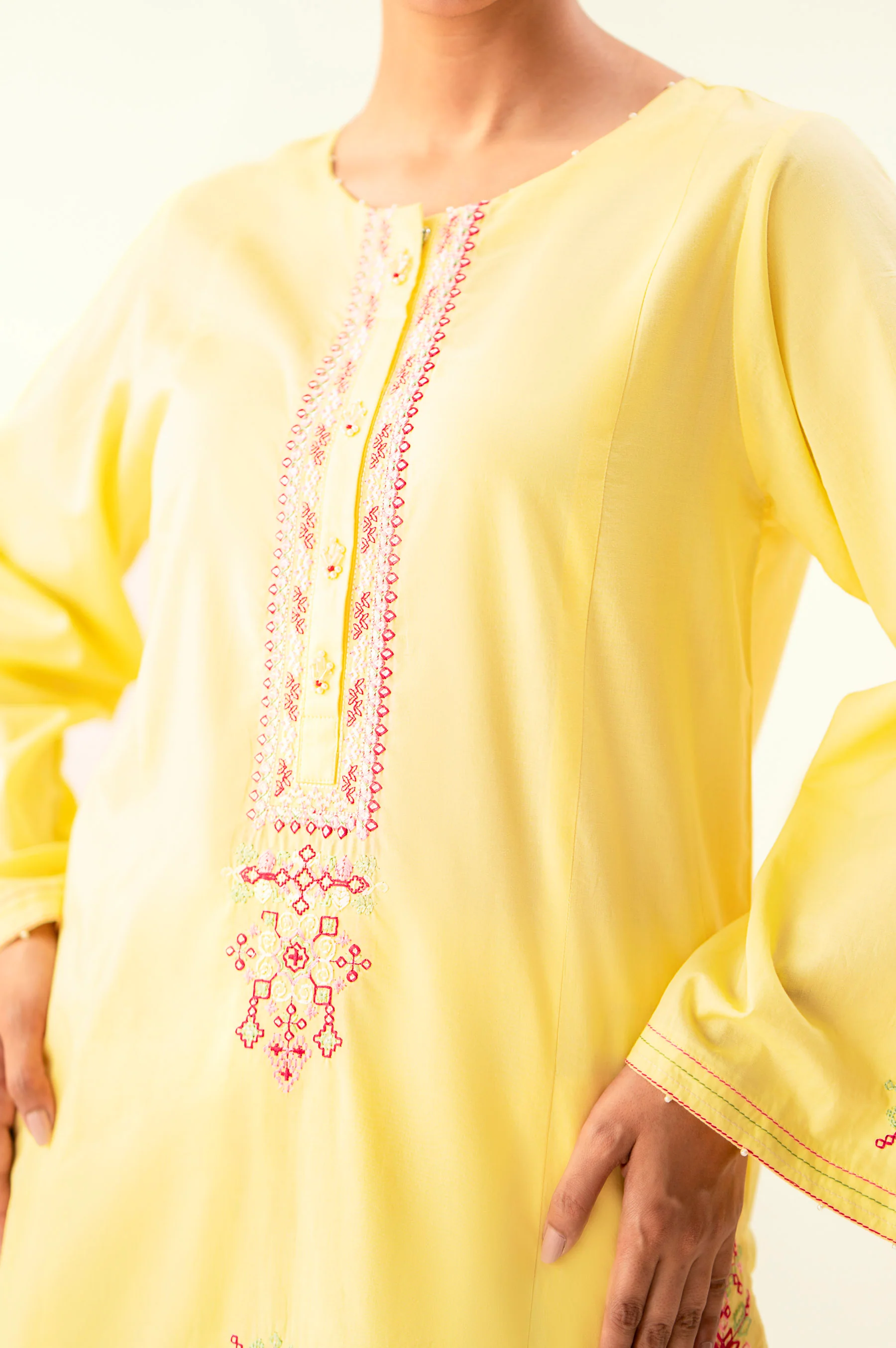 EMBROIDERED SUIT - Image 3