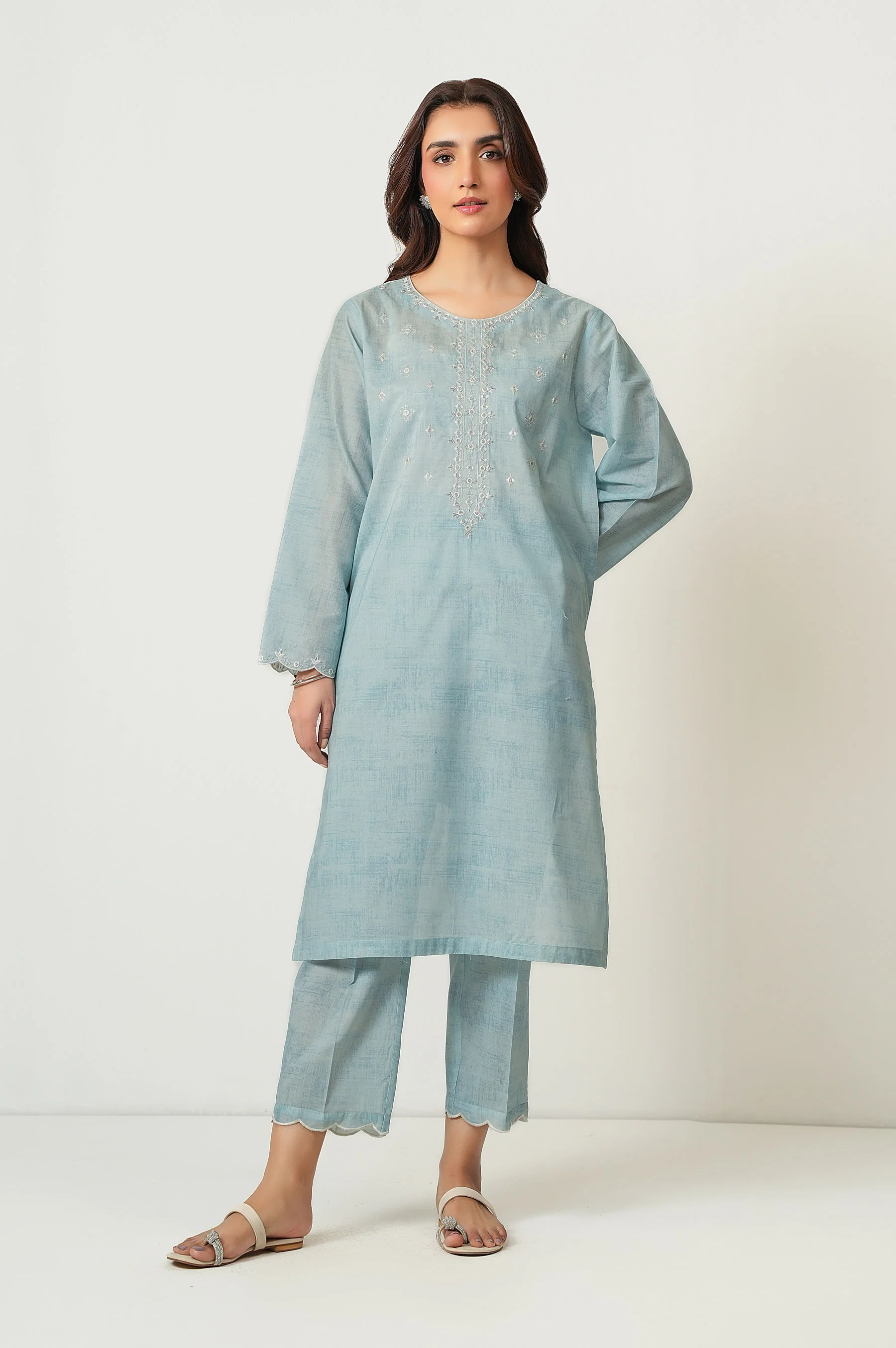 EMBROIDERED SUIT - Image 2