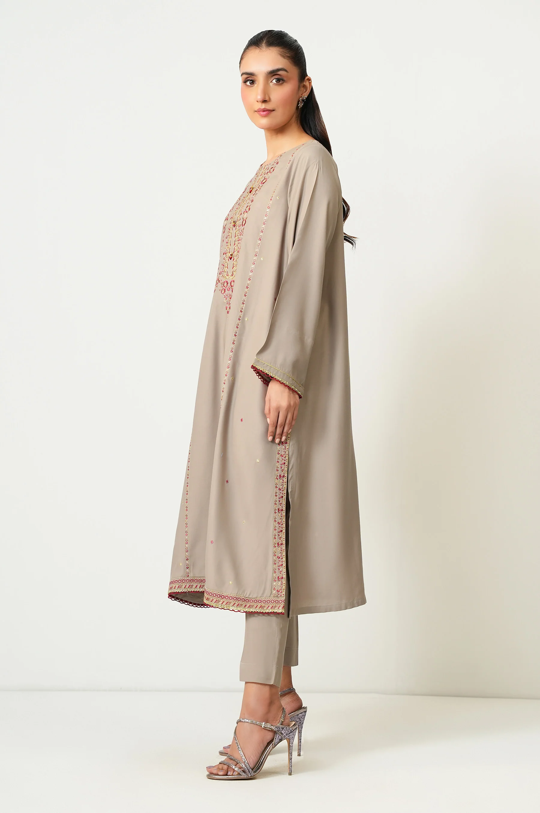 EMBROIDERED SUIT - Image 3