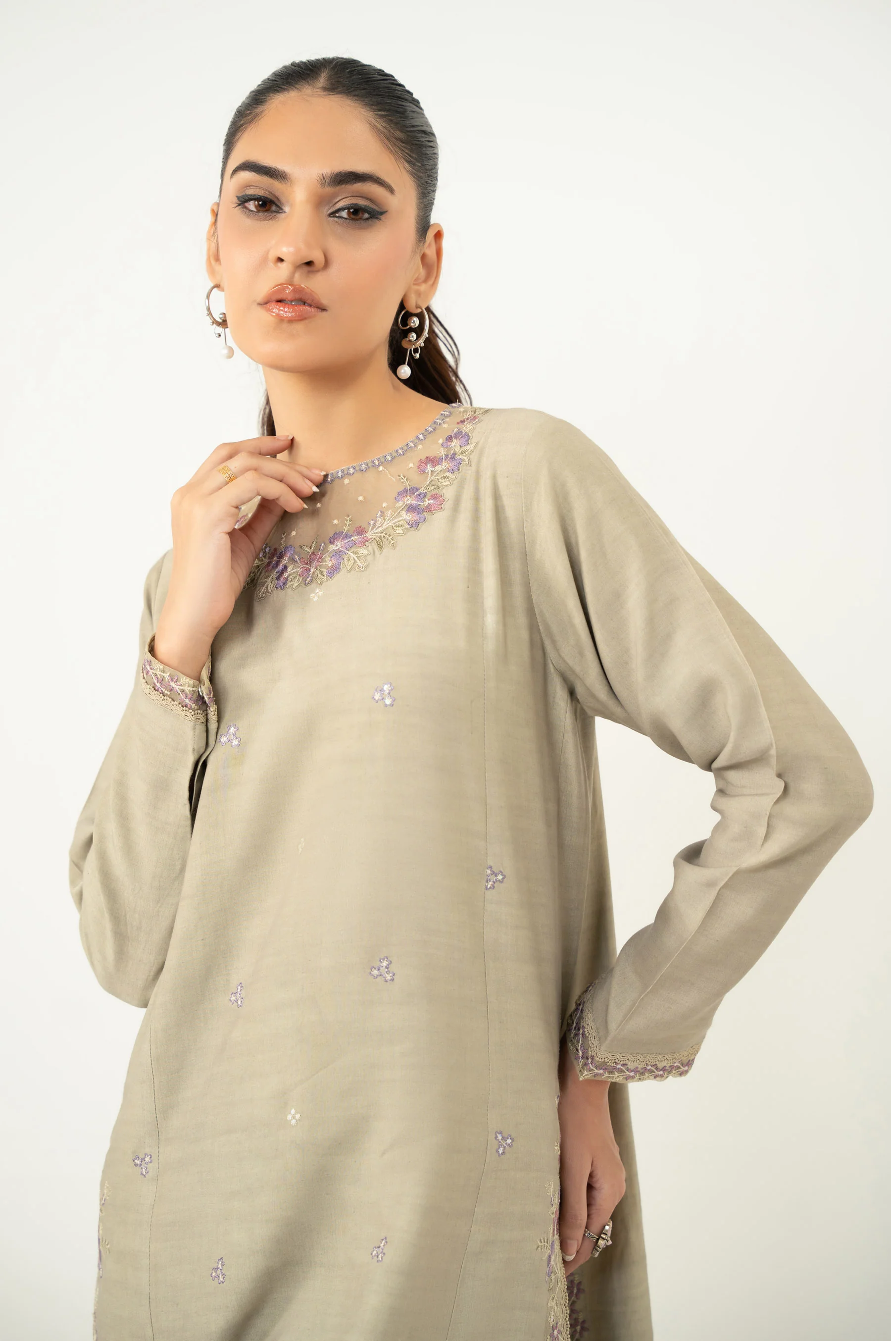 EMBROIDERED SUIT - Image 2