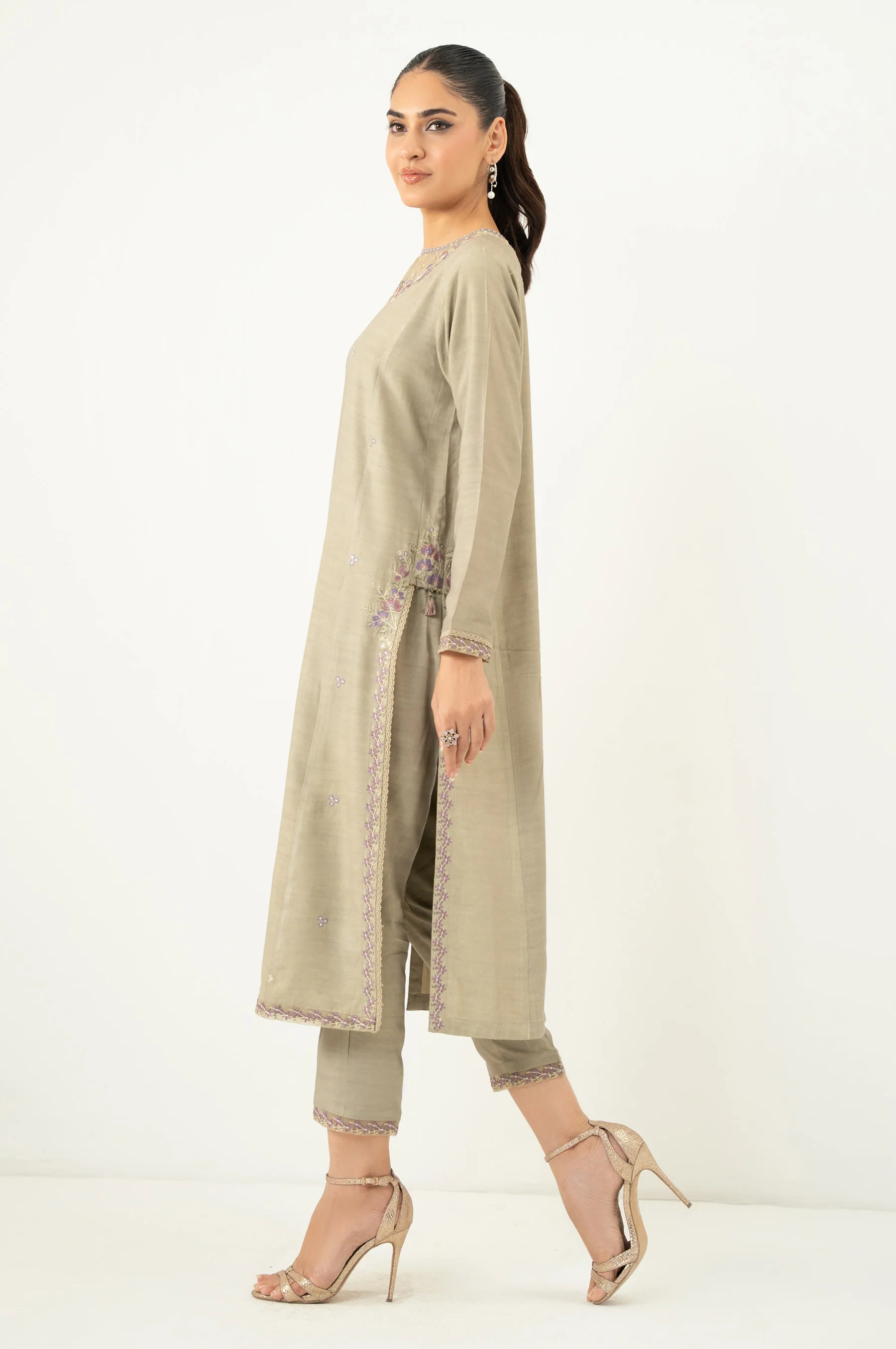 EMBROIDERED SUIT - Image 3