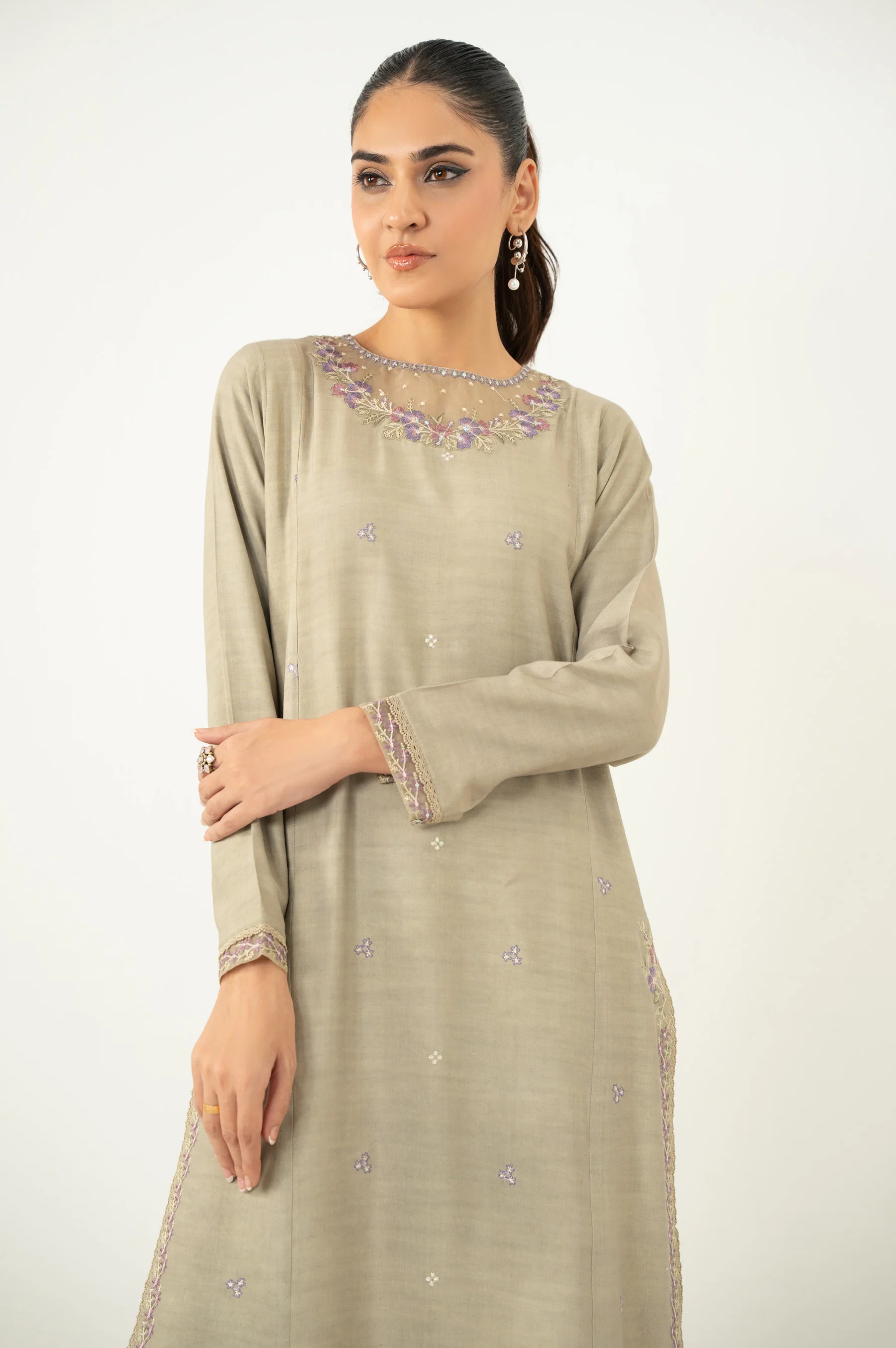 EMBROIDERED SUIT - Image 4