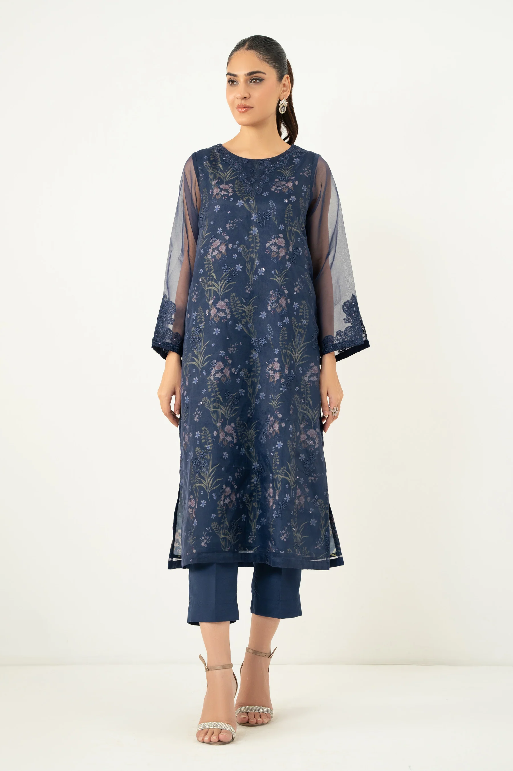 EMBROIDERED SUIT - Image 2
