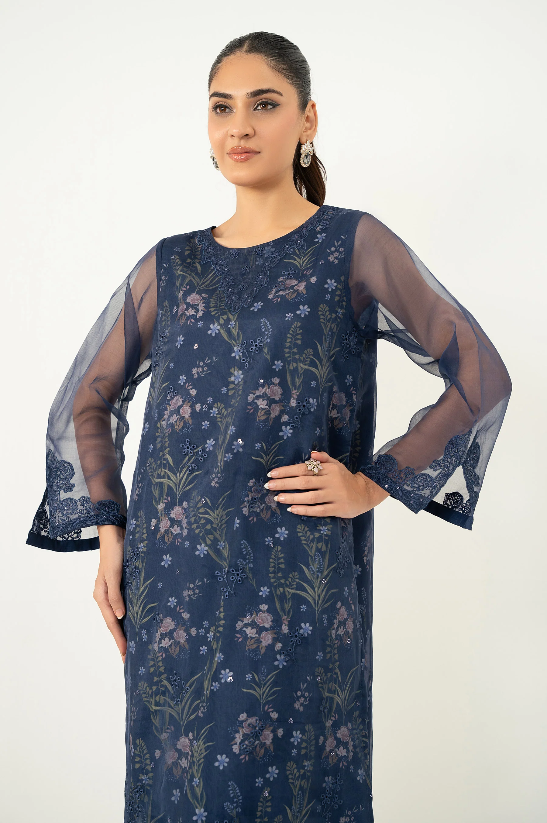 EMBROIDERED SUIT - Image 3