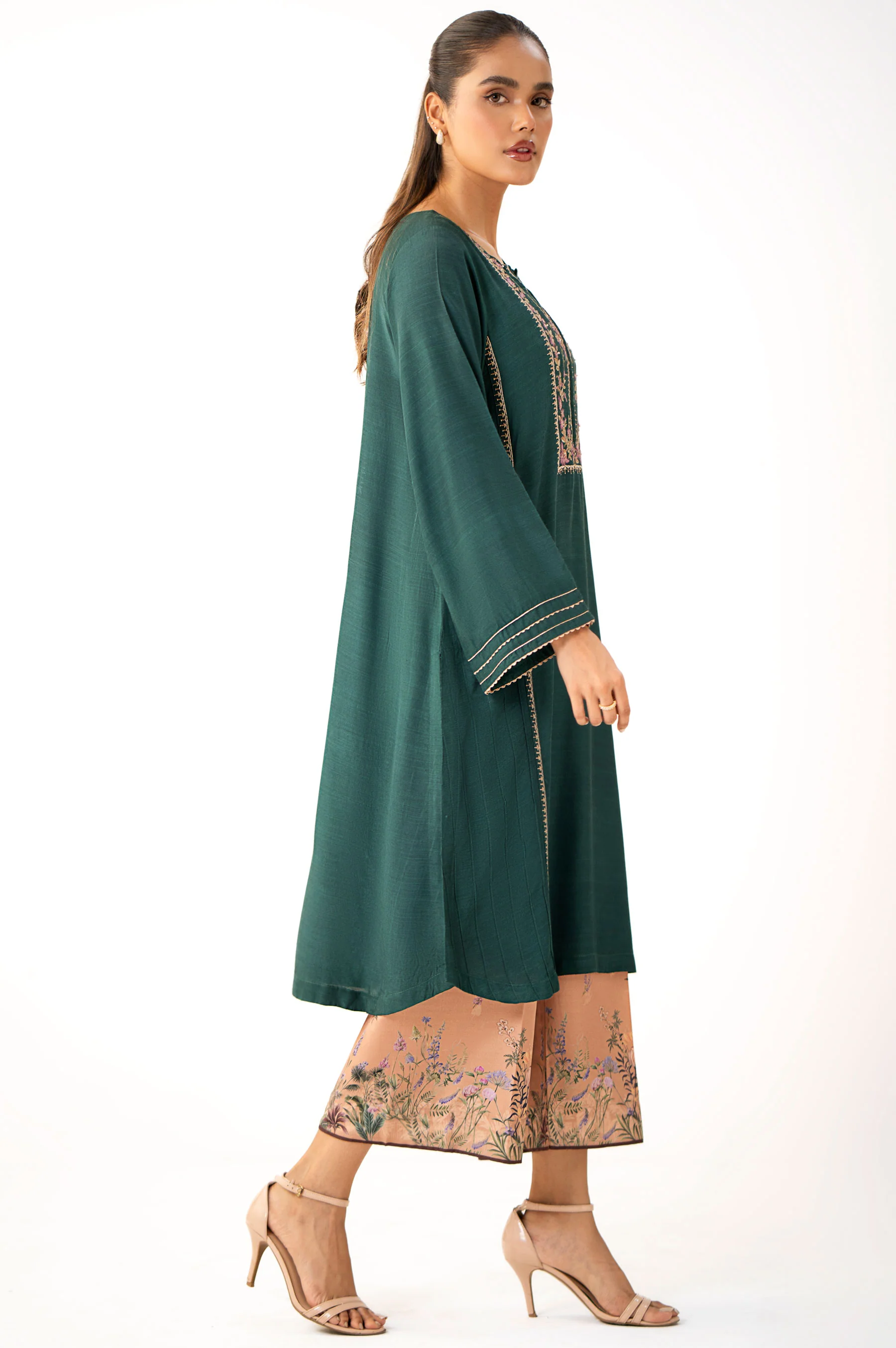EMBROIDERED SUIT - Image 3