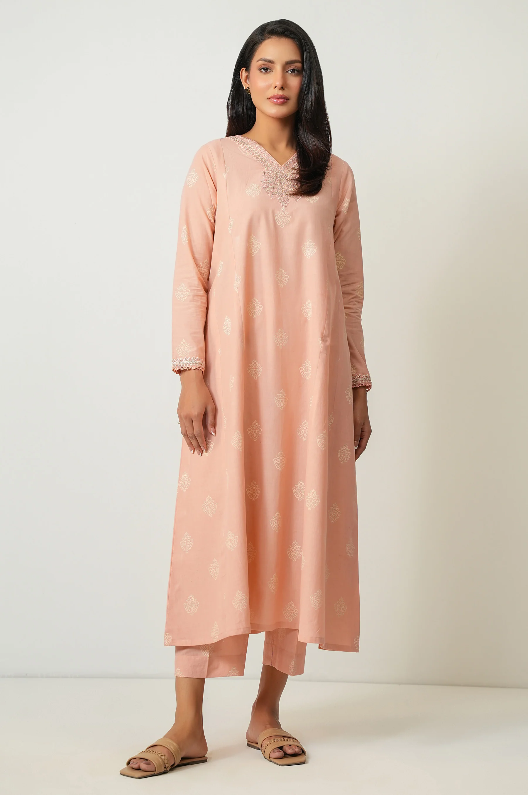 STITCHED EMBROIDERED CAMBRIC SHIRT BOTTOM - Image 6