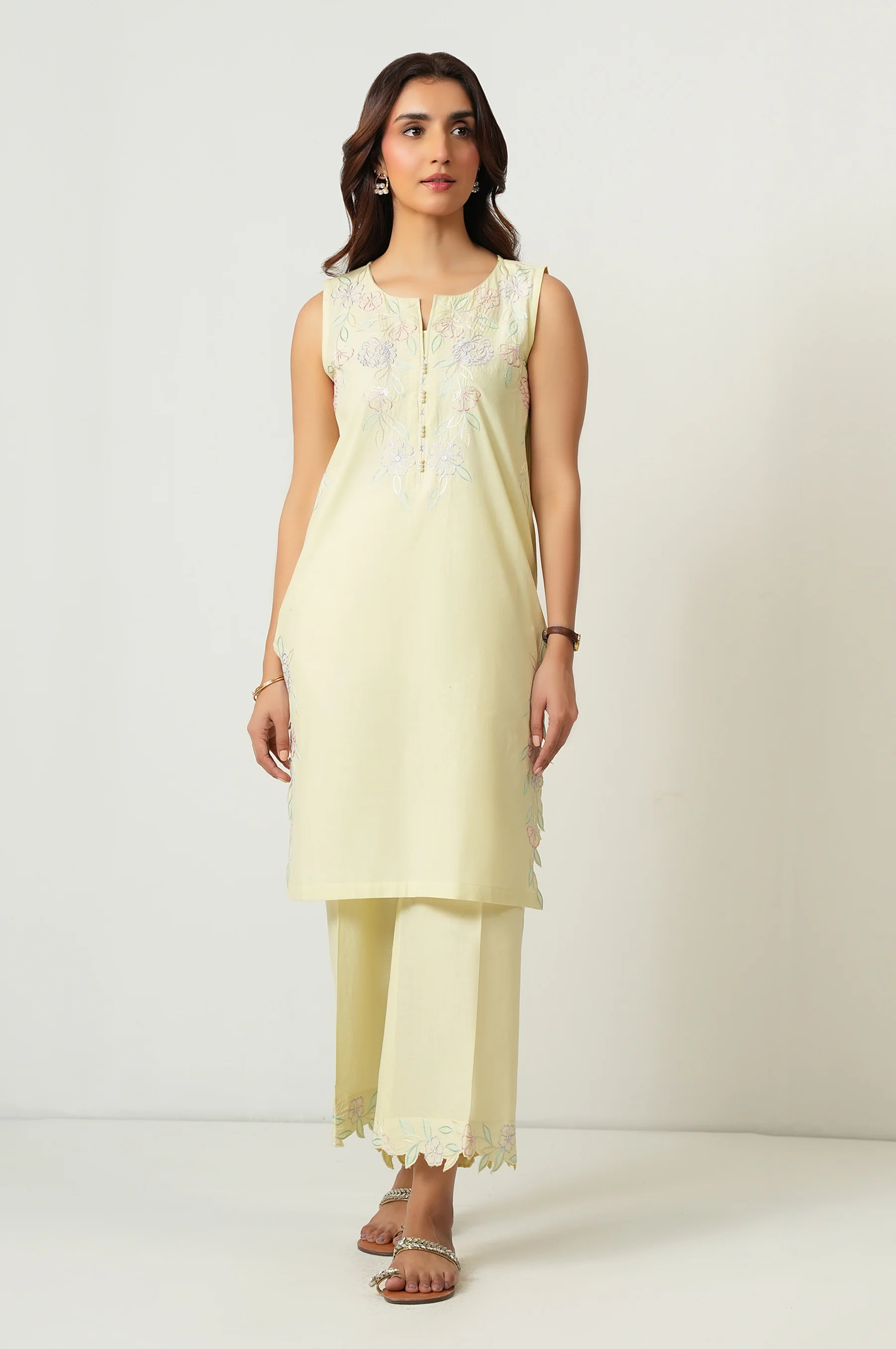 STITCHED EMBROIDERED SLUB LAWN SHIRT BOTTOM - Image 3