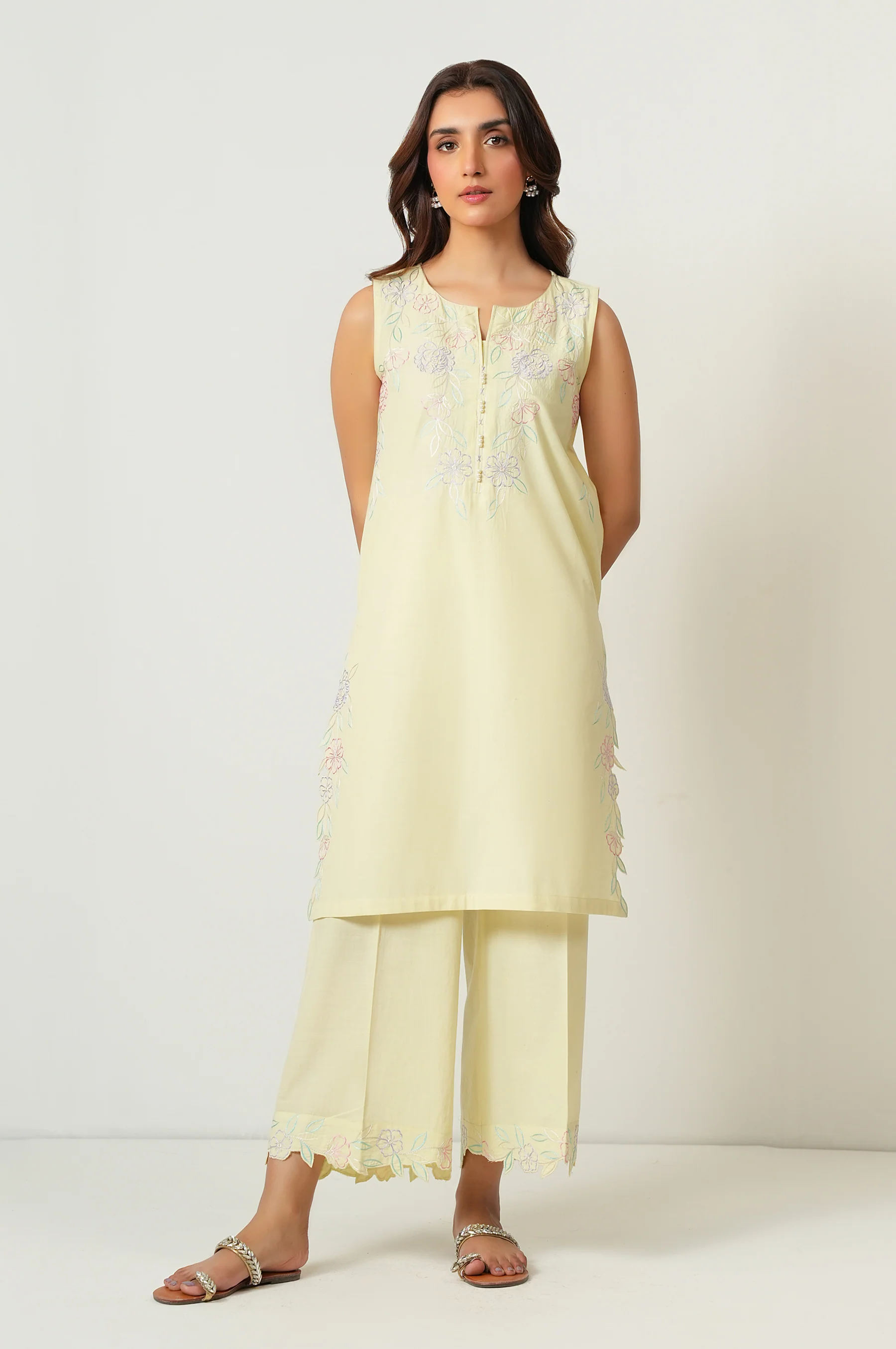 STITCHED EMBROIDERED SLUB LAWN SHIRT BOTTOM - Image 4