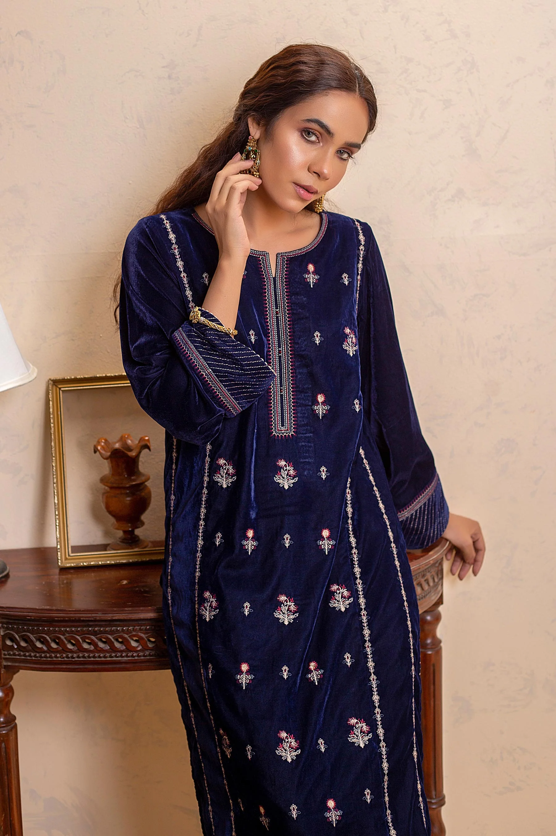 Stitched 2 Piece Velvet Embroidered Suit - Image 5