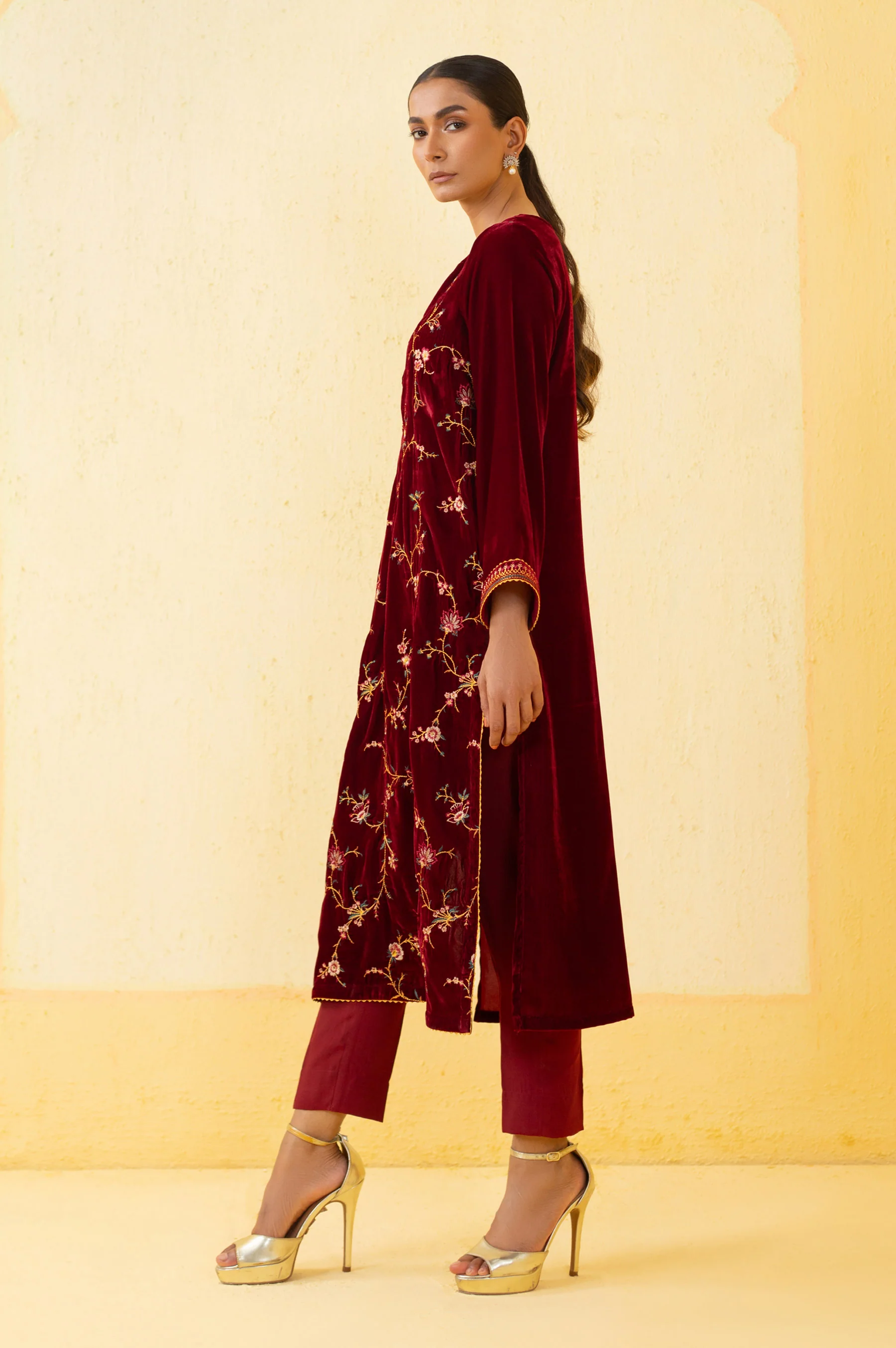 Stitched 2 Piece Embroidered Velvet Suit - Maroon - Image 2