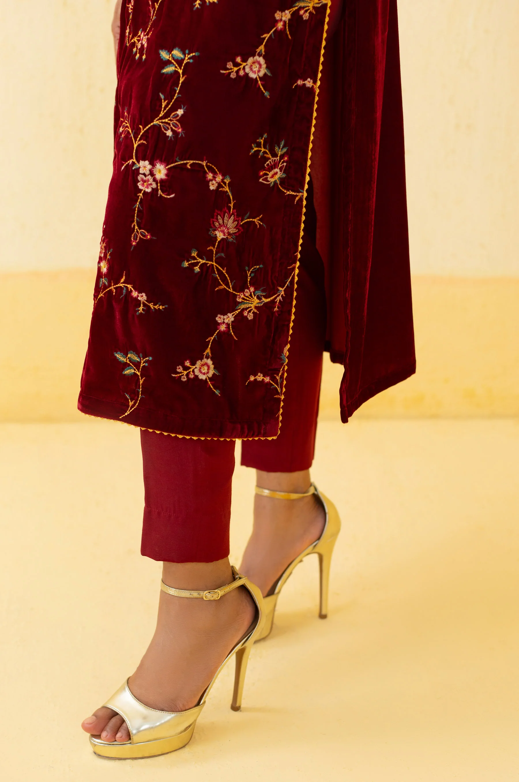 Stitched 2 Piece Embroidered Velvet Suit - Maroon - Image 5