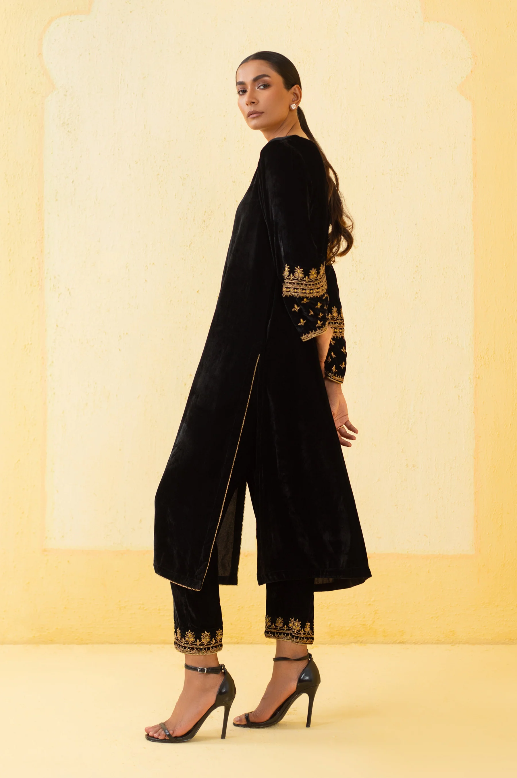 Stitched 2 Piece Embroidered Velvet Outfit - Black - Image 2