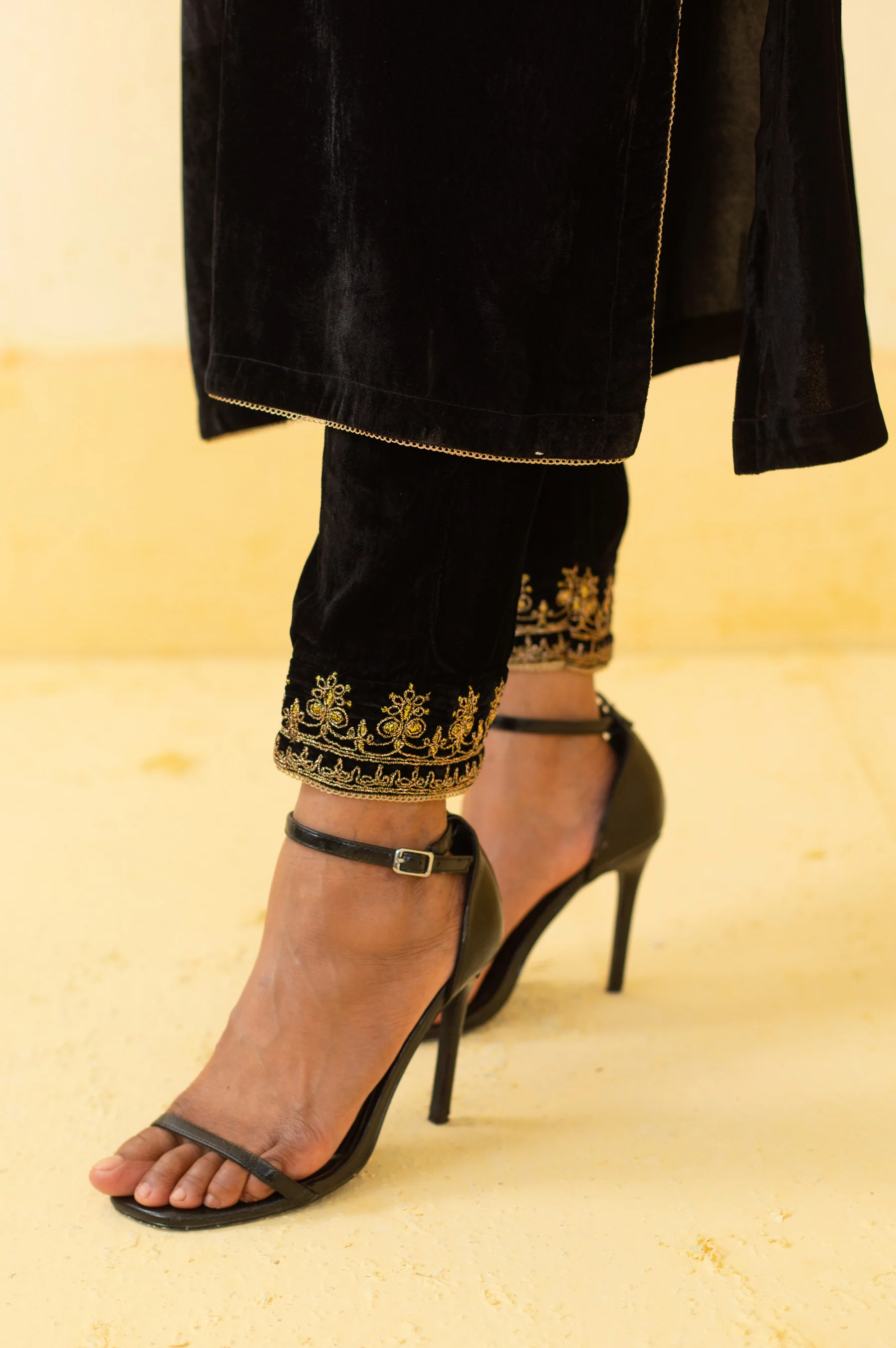 Stitched 2 Piece Embroidered Velvet Outfit - Black - Image 5