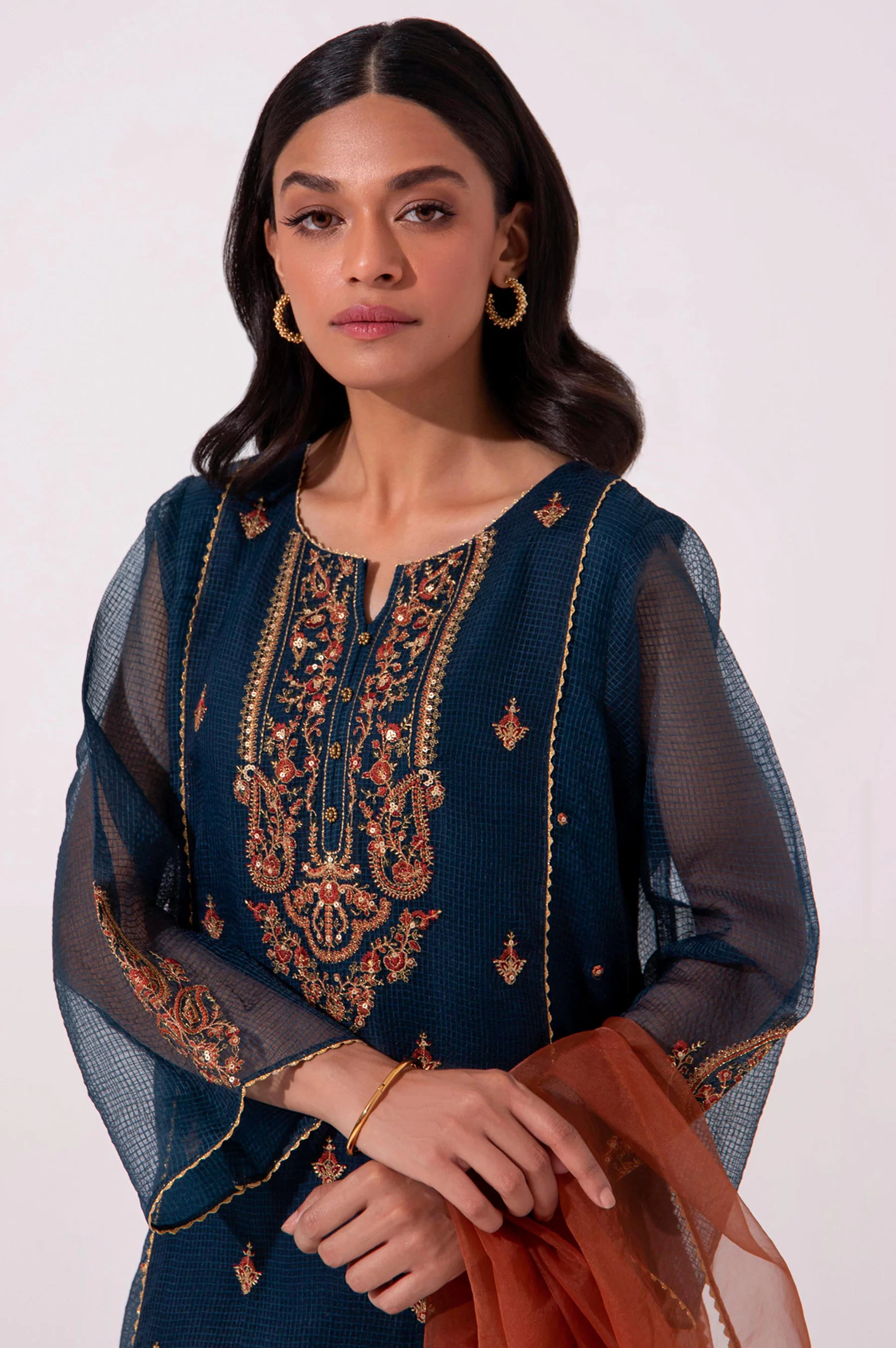 Stitched 2 Piece Embroidered Textured Organza Suit. - Image 5