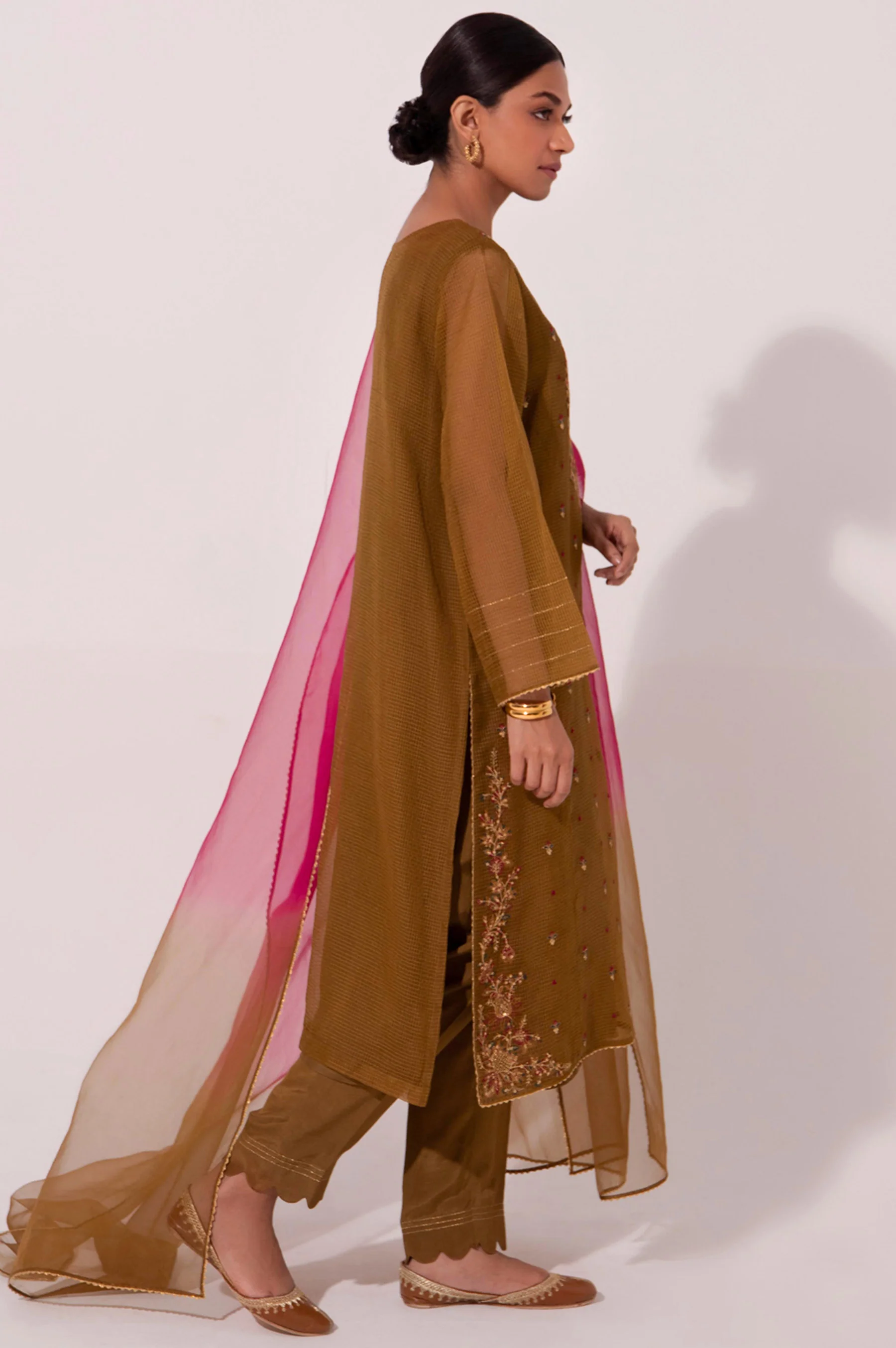 Stitched 2 Piece Embroidered Textured Organza Suit. - Image 3