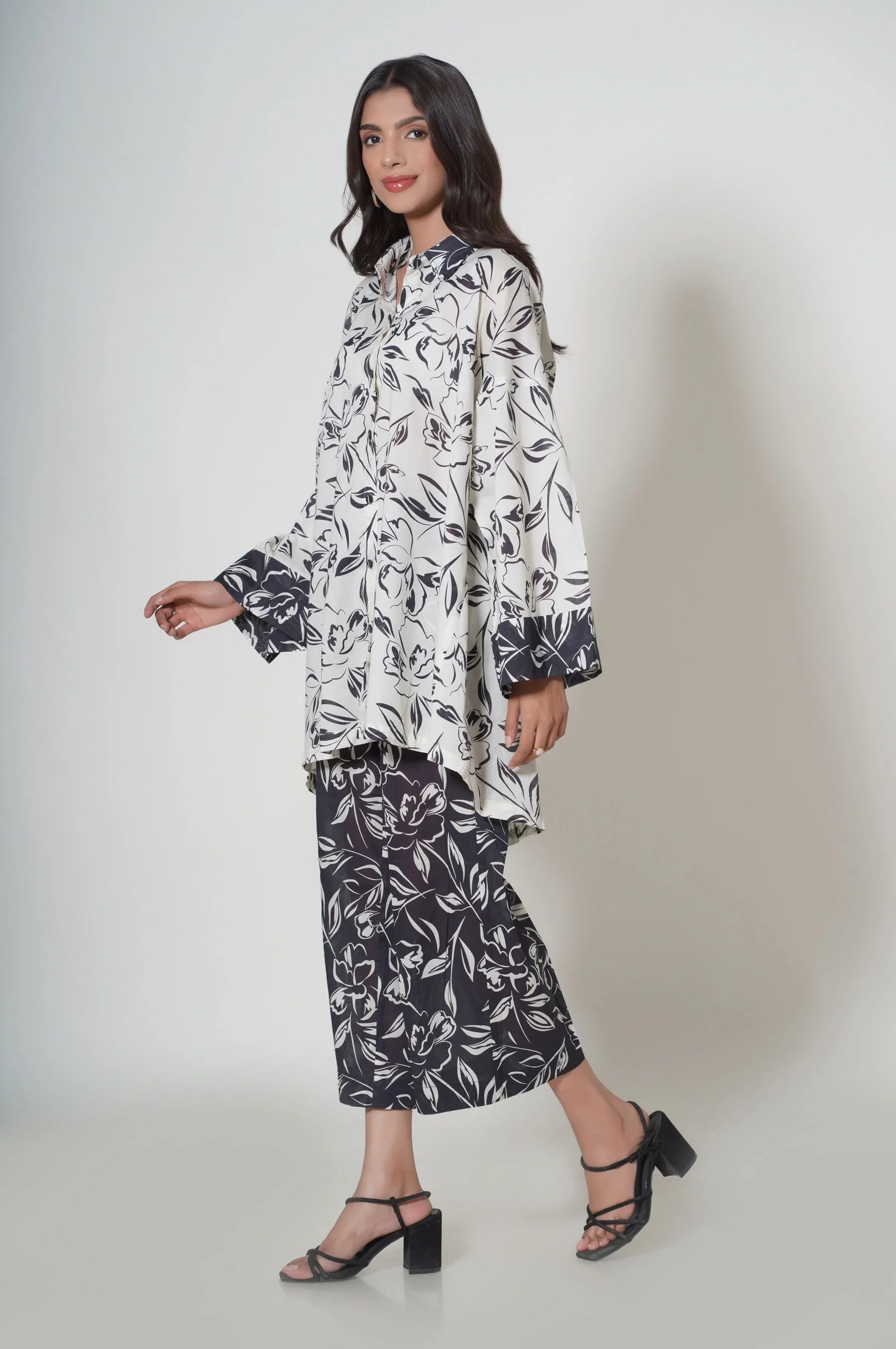Stitched 2 Piece Printed Cambric Suit - Image 3