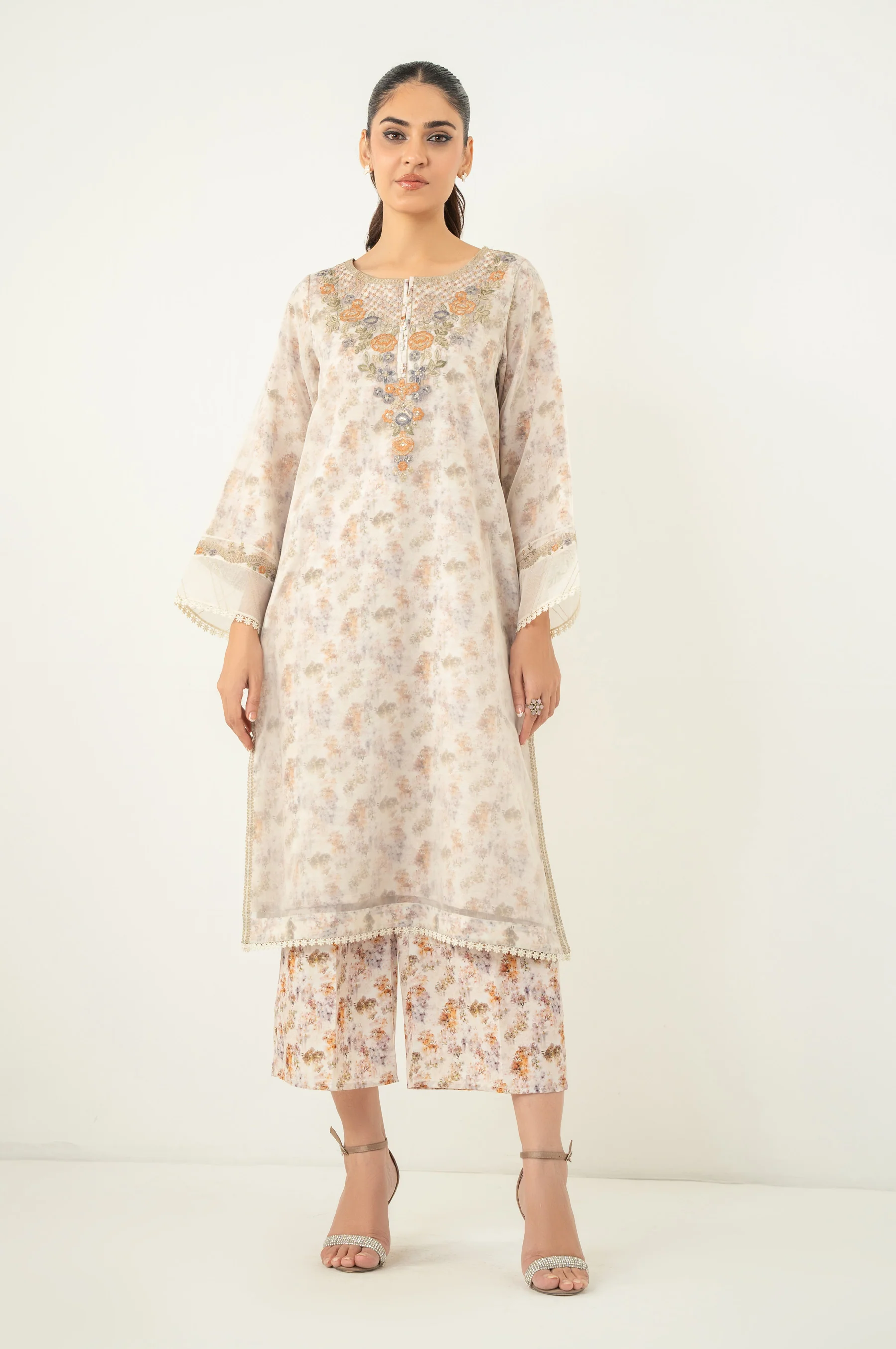 EMBROIDERED SUIT - Image 2