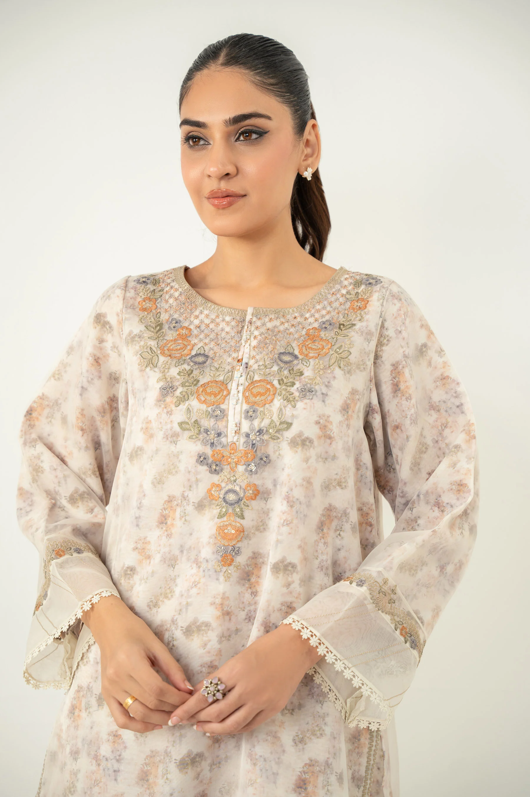 EMBROIDERED SUIT - Image 3