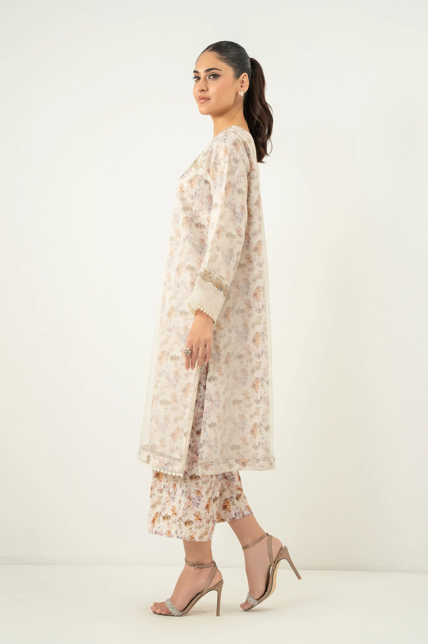 EMBROIDERED SUIT - Image 4