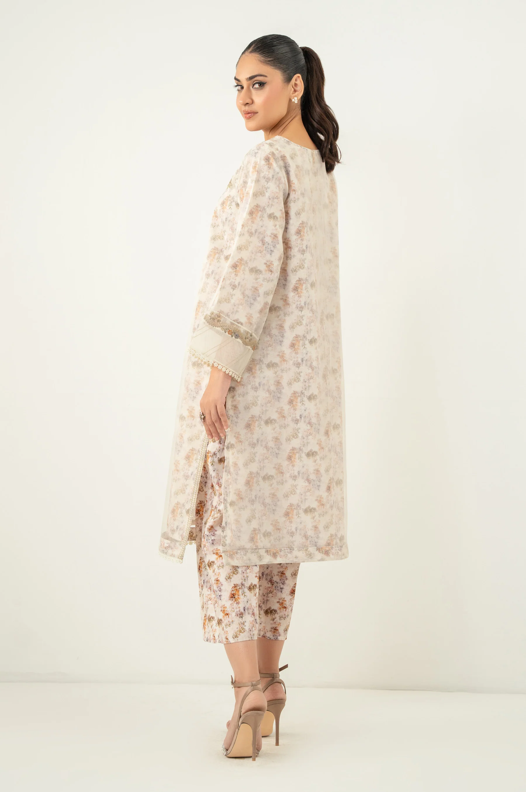EMBROIDERED SUIT - Image 5