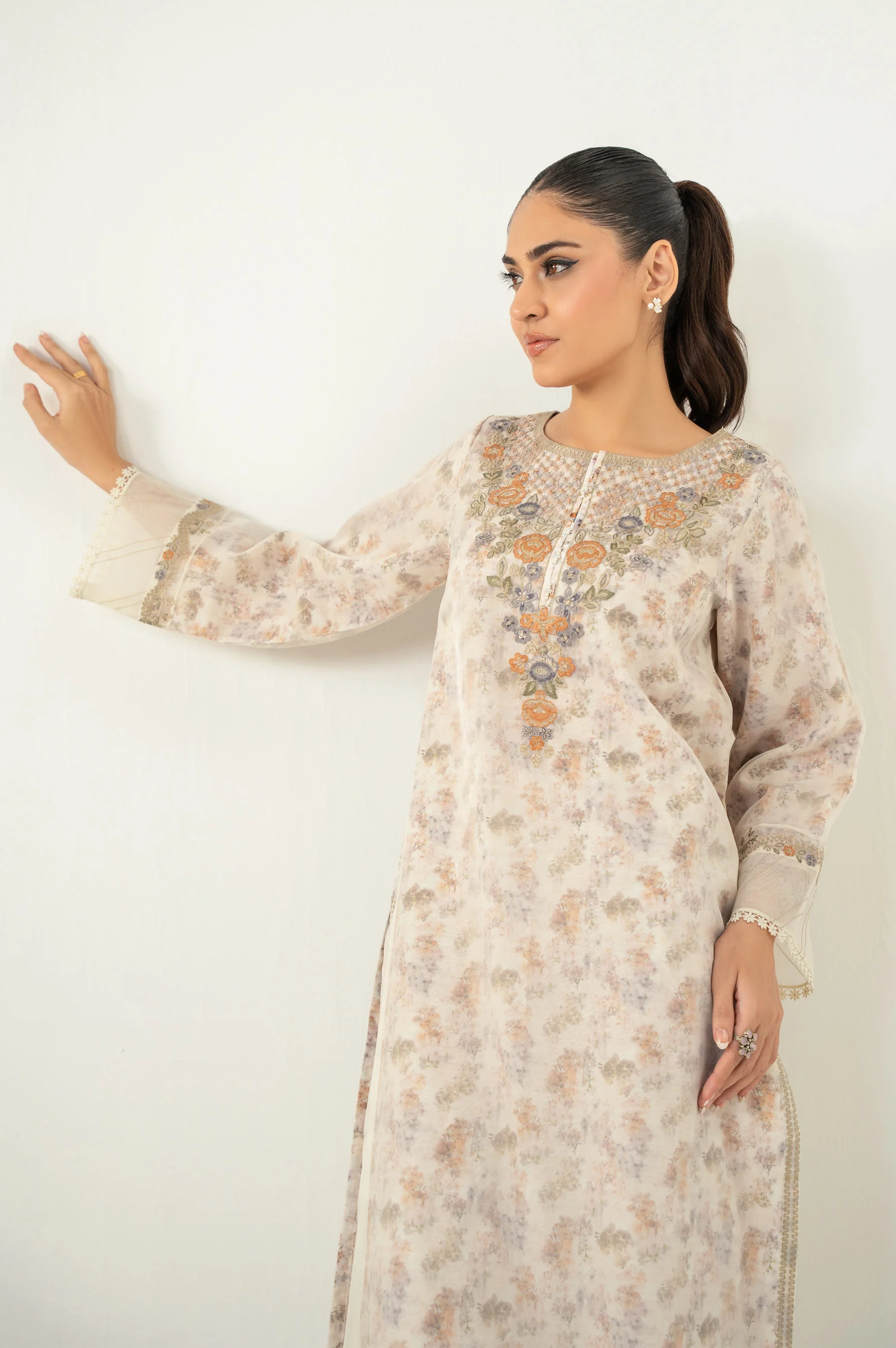 EMBROIDERED SUIT - Image 6