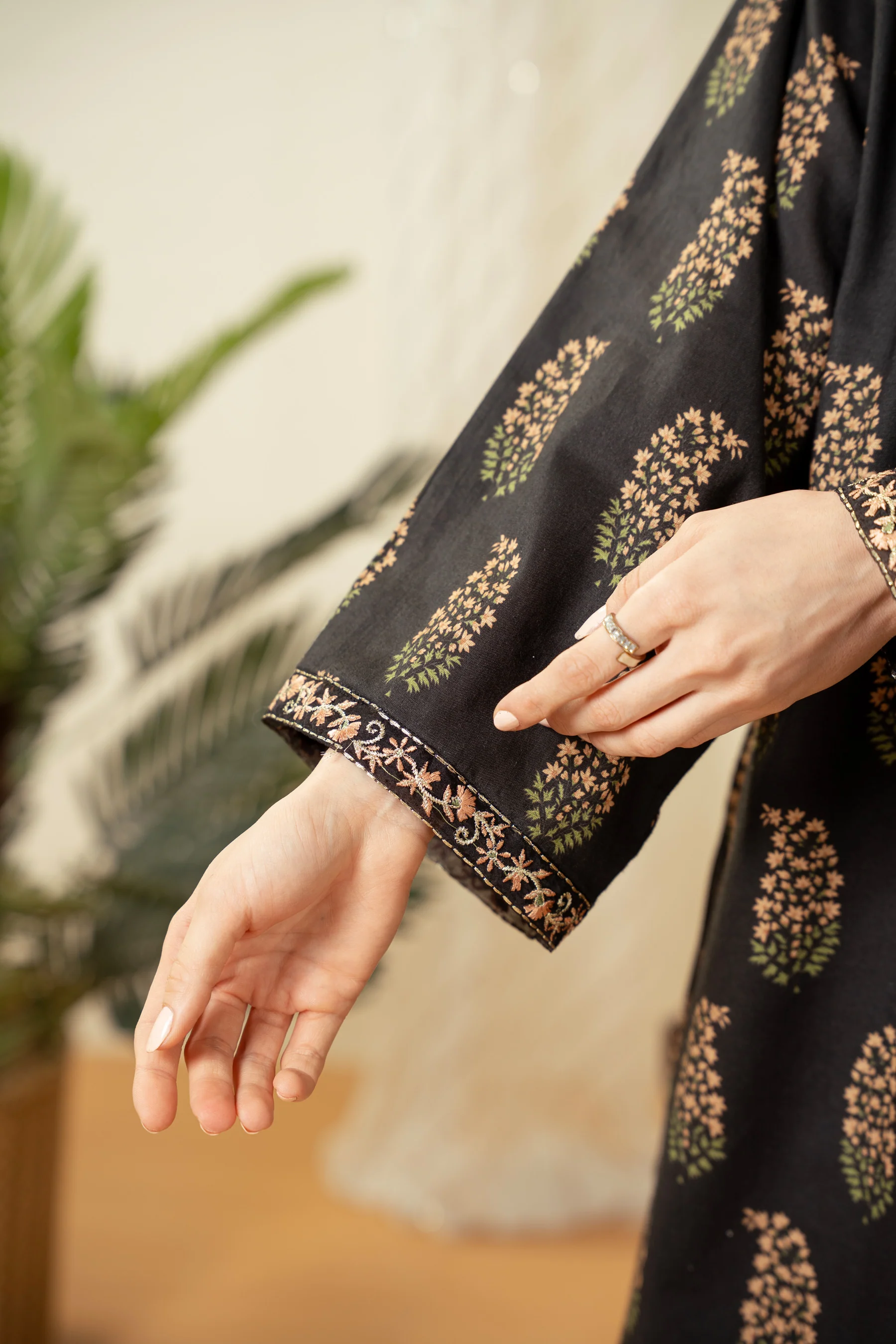 STITCHED EMBROIDERED SHIRT BOTTOM - Image 4