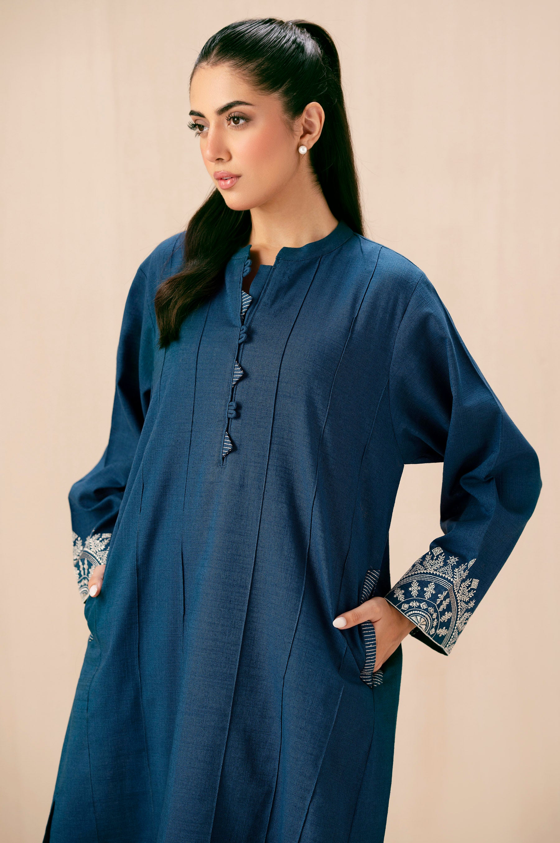 EMBROIDERED SUIT - Image 2