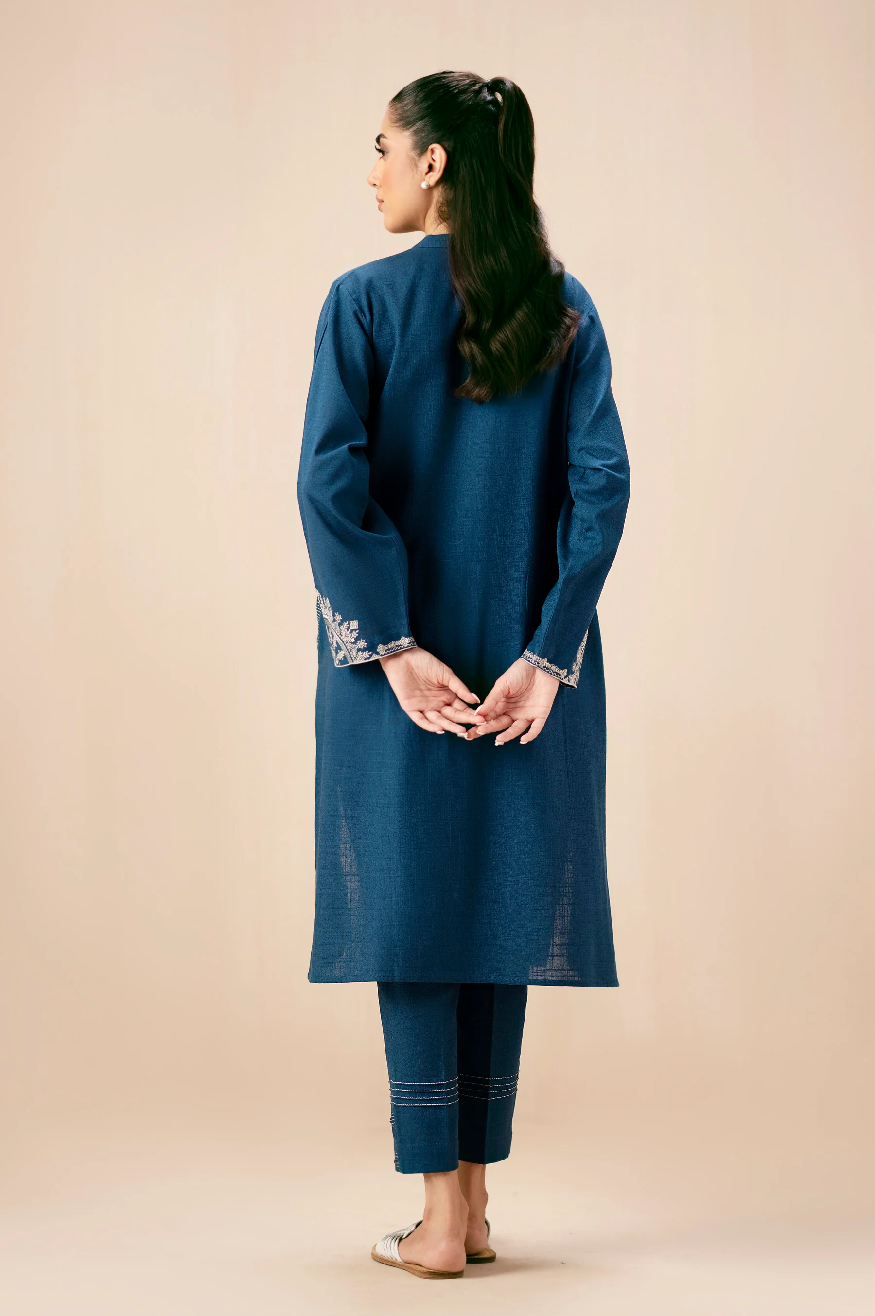 EMBROIDERED SUIT - Image 3