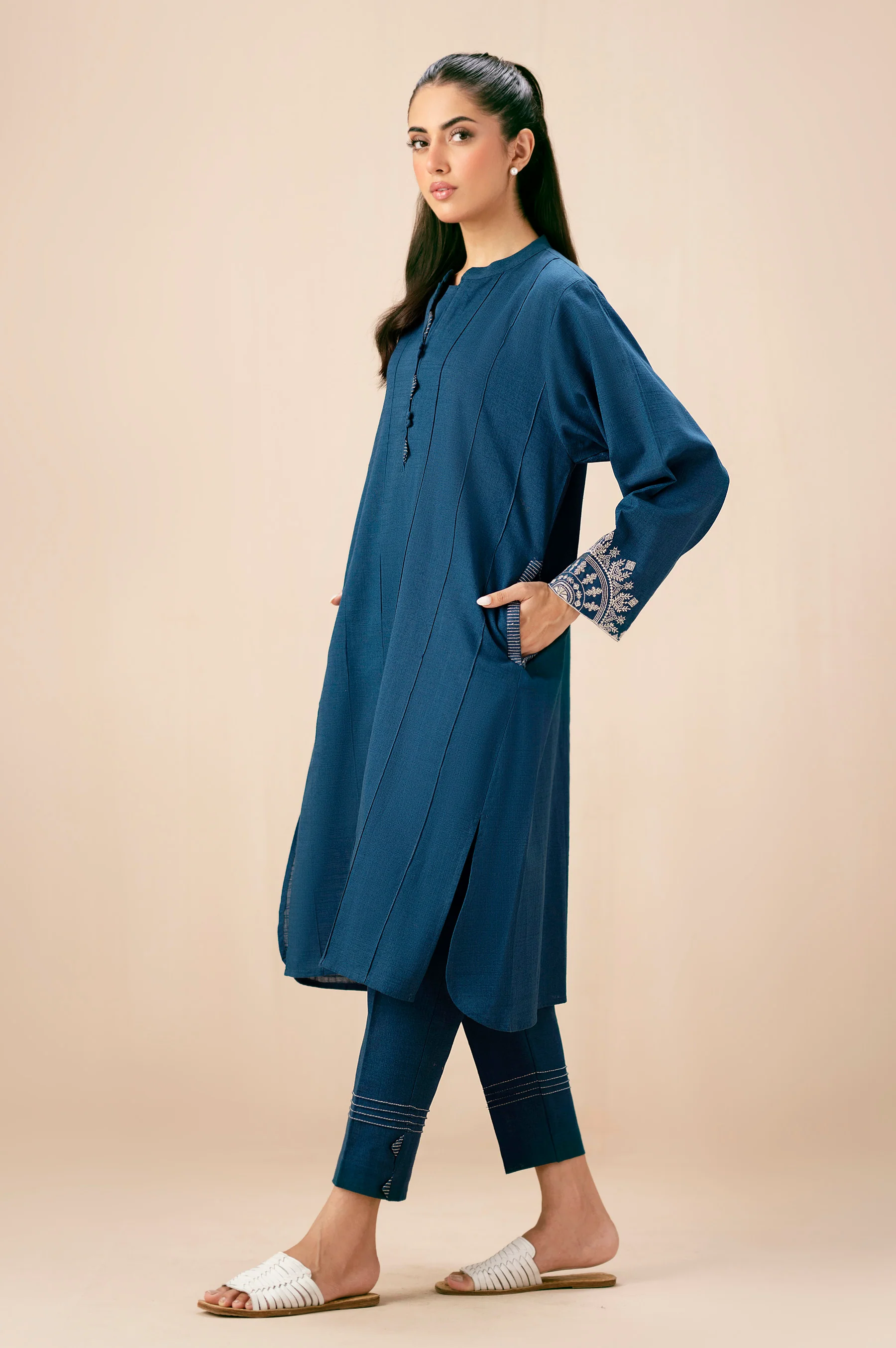 EMBROIDERED SUIT - Image 4