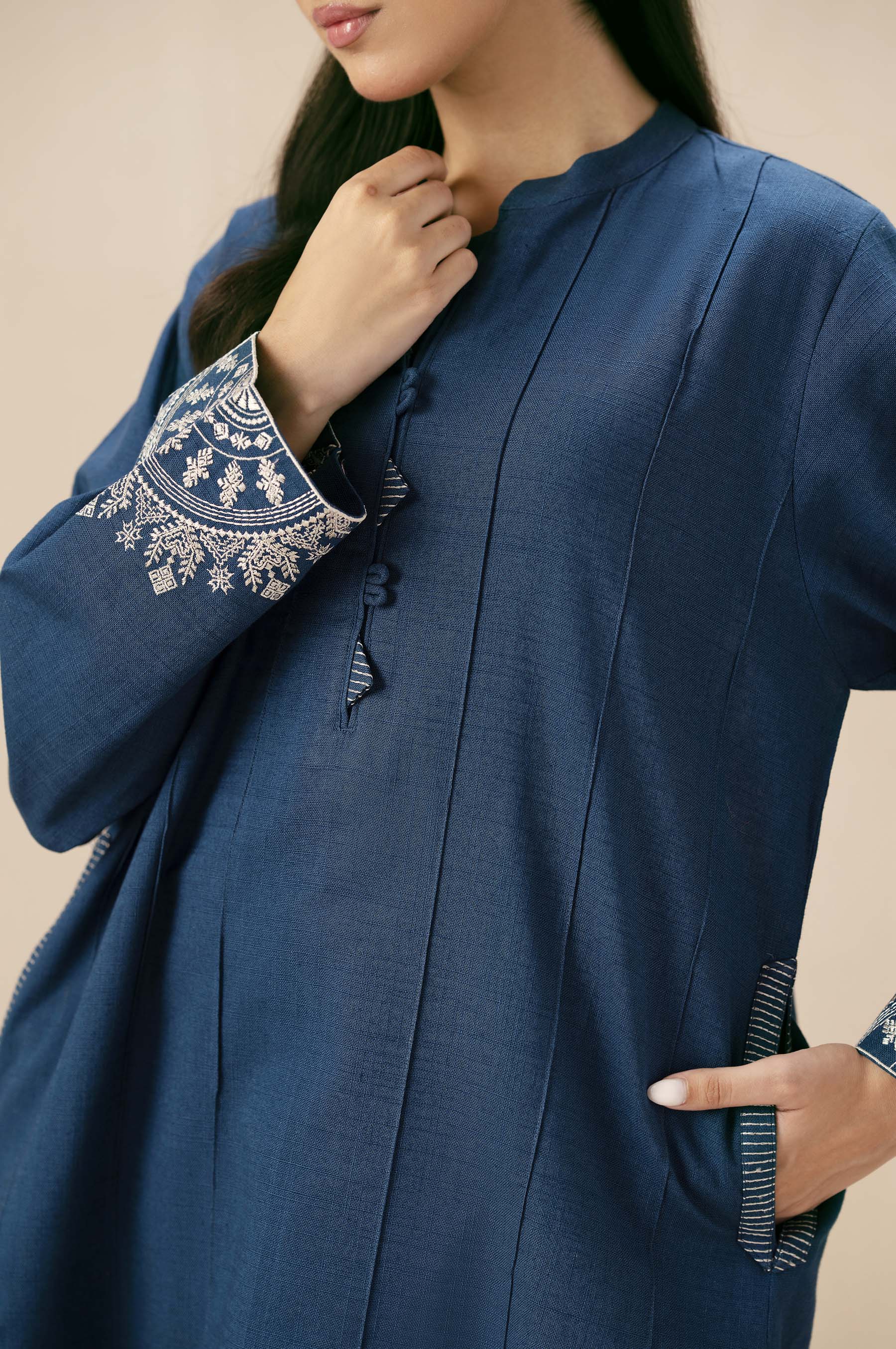 EMBROIDERED SUIT - Image 5