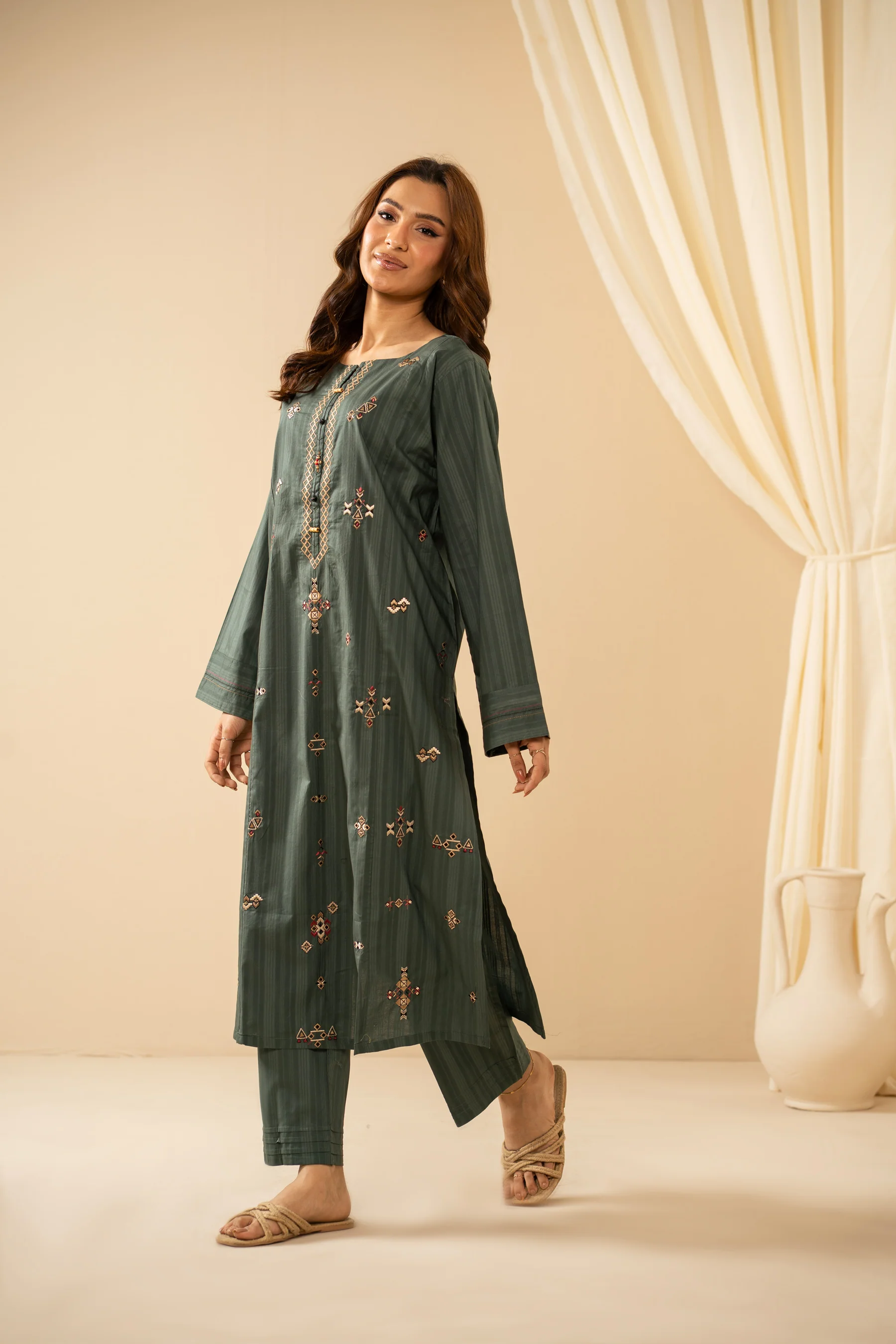 EMBROIDERED STITCHED 2-PIECE DORIA SUIT - Image 3