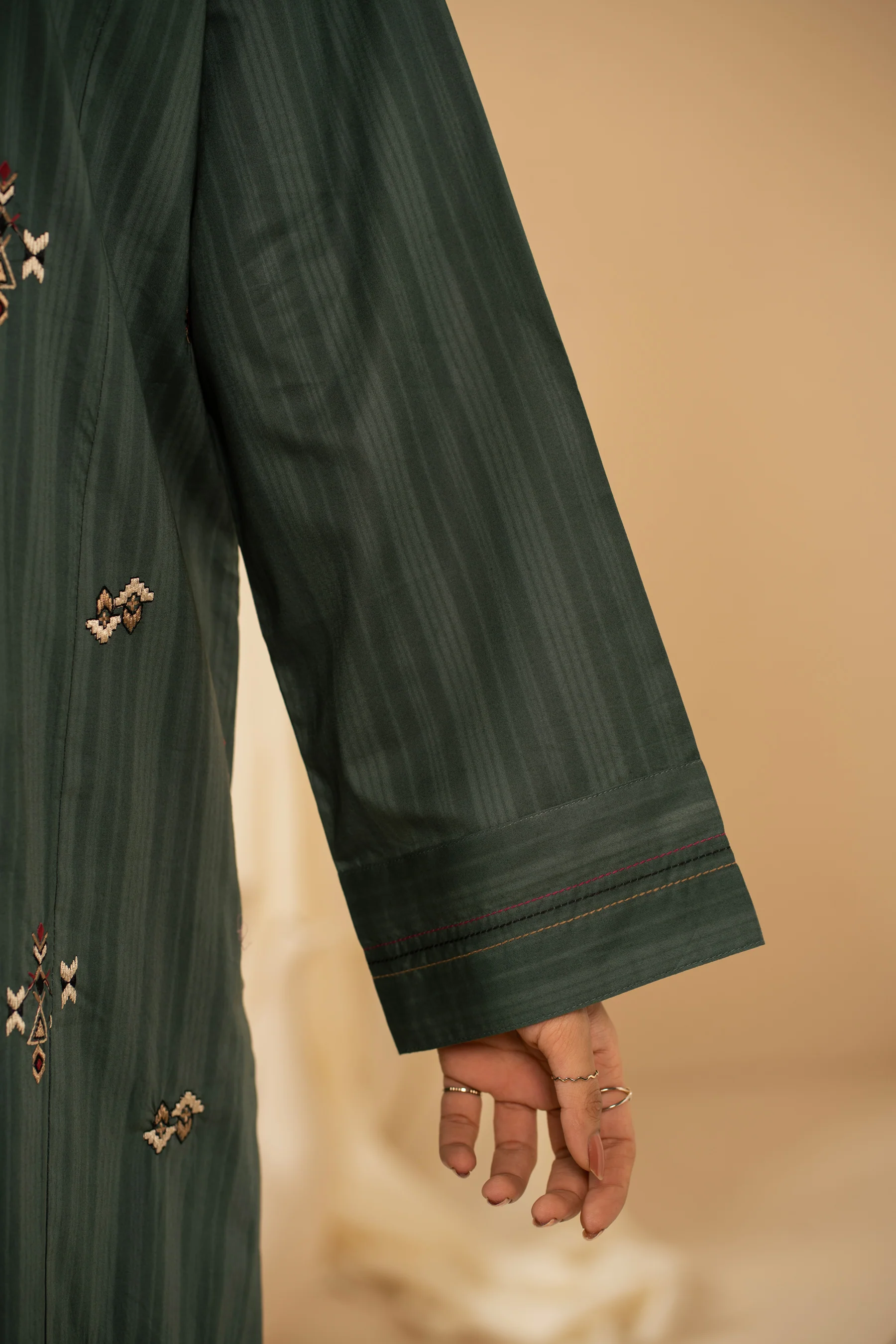 EMBROIDERED STITCHED 2-PIECE DORIA SUIT - Image 5