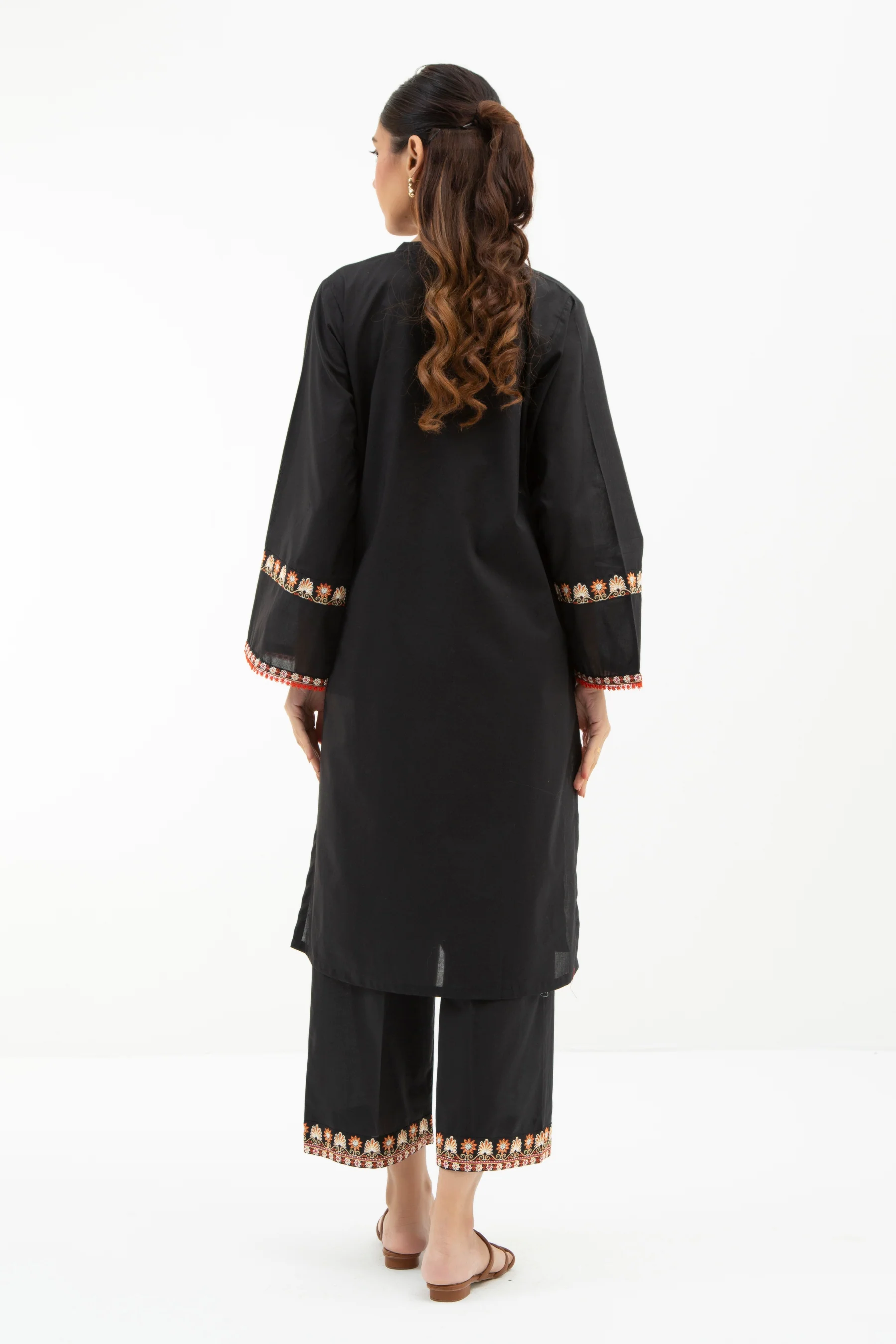 STITCHED EMBROIDERED CAMBRIC SUIT - Image 4
