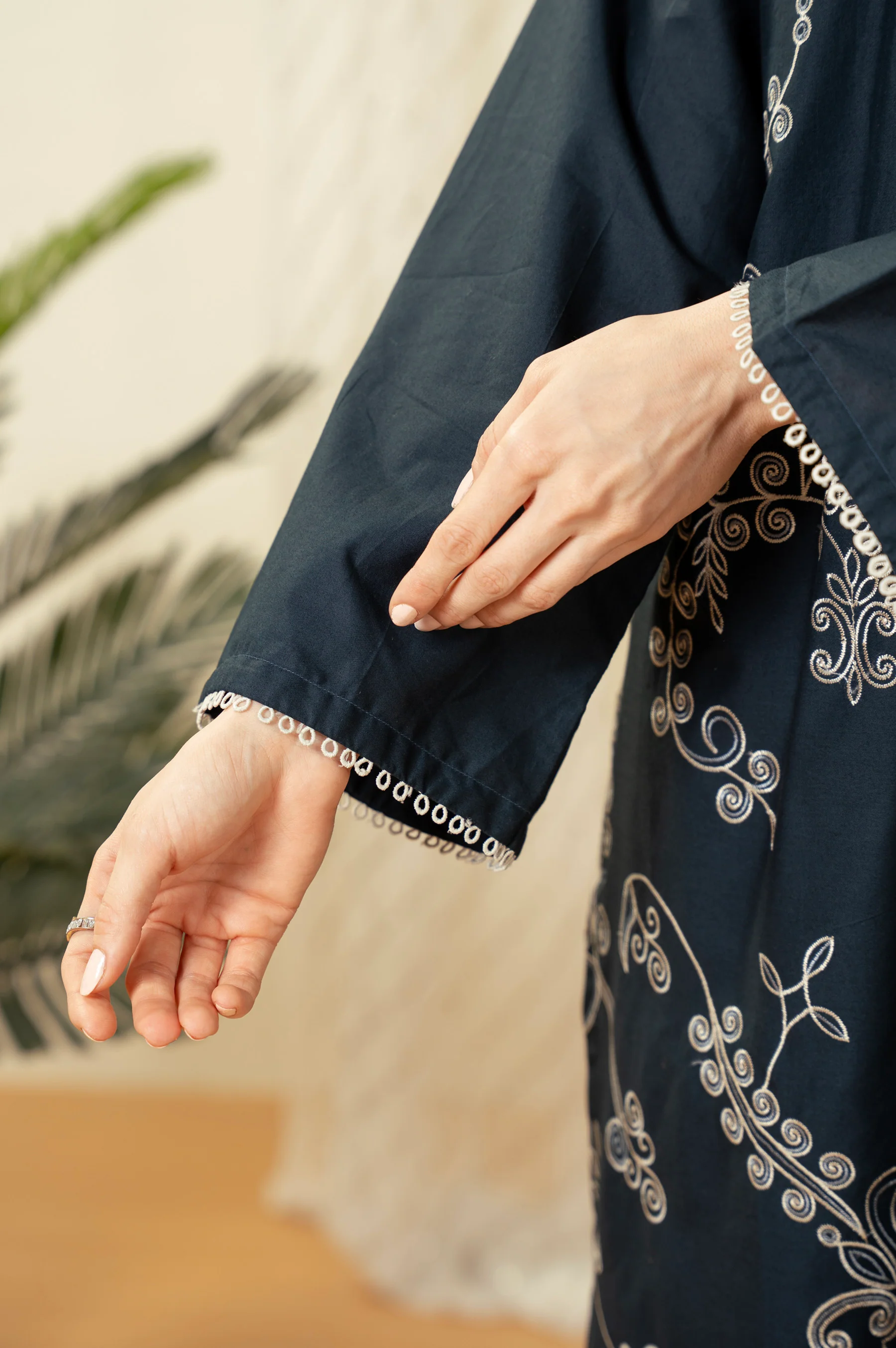 STITCHED EMBROIDERED SHIRT BOTTOM - Image 4