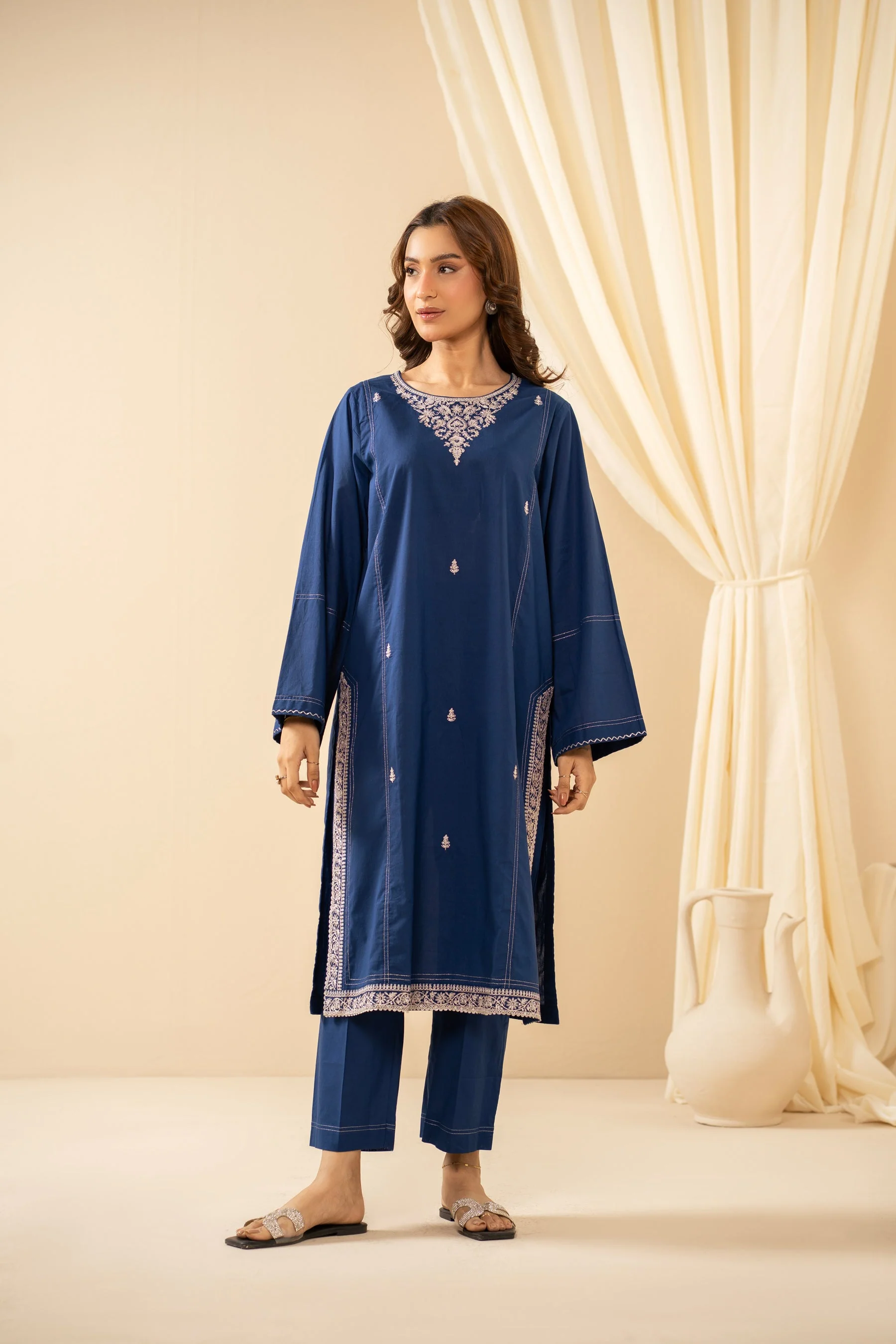 EMBROIDERED CAMBRIC STITCHED SHIRT BOTTOM - Image 4