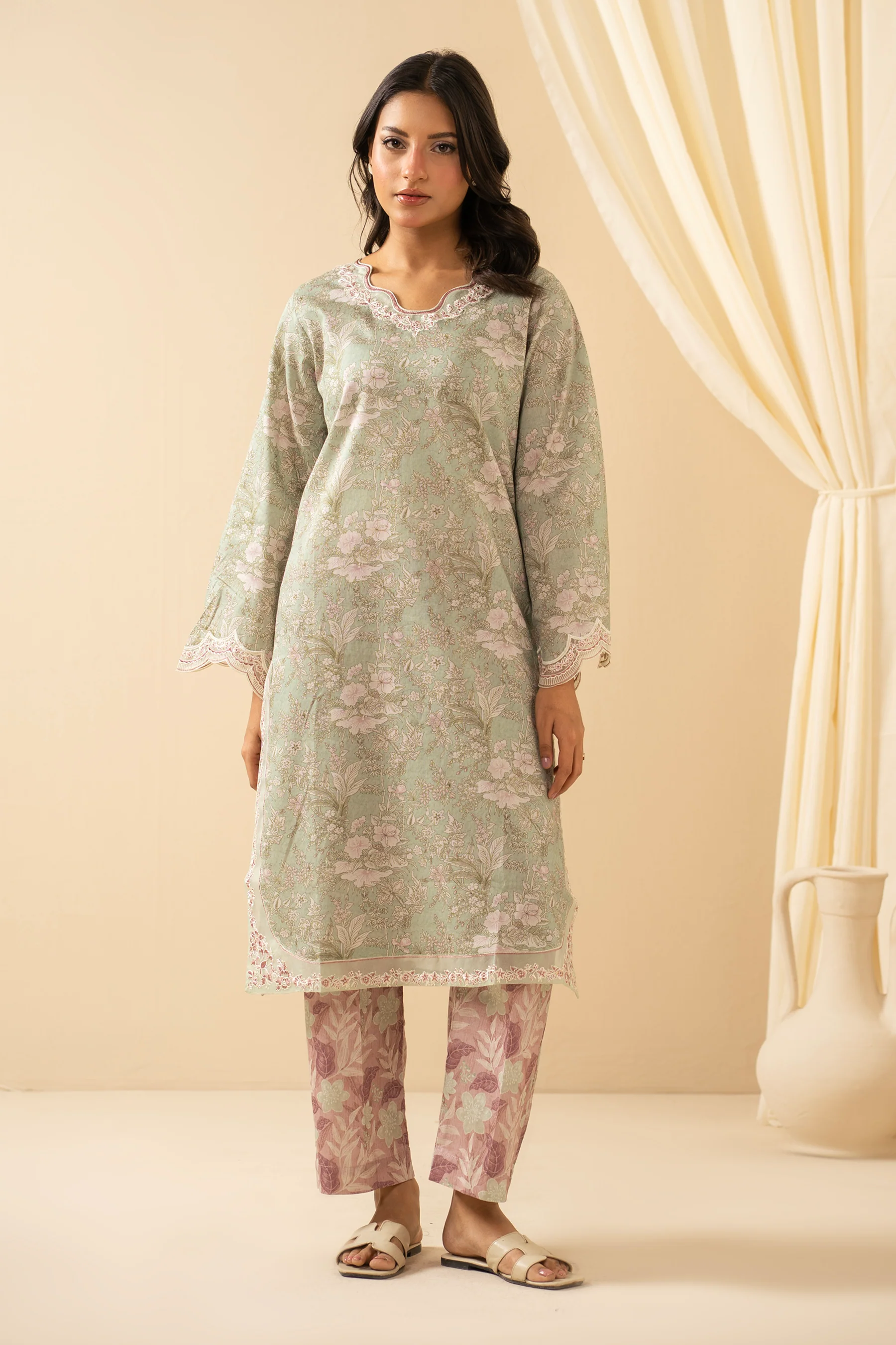 STITCHED EMBROIDERED SHIRT BOTTOM