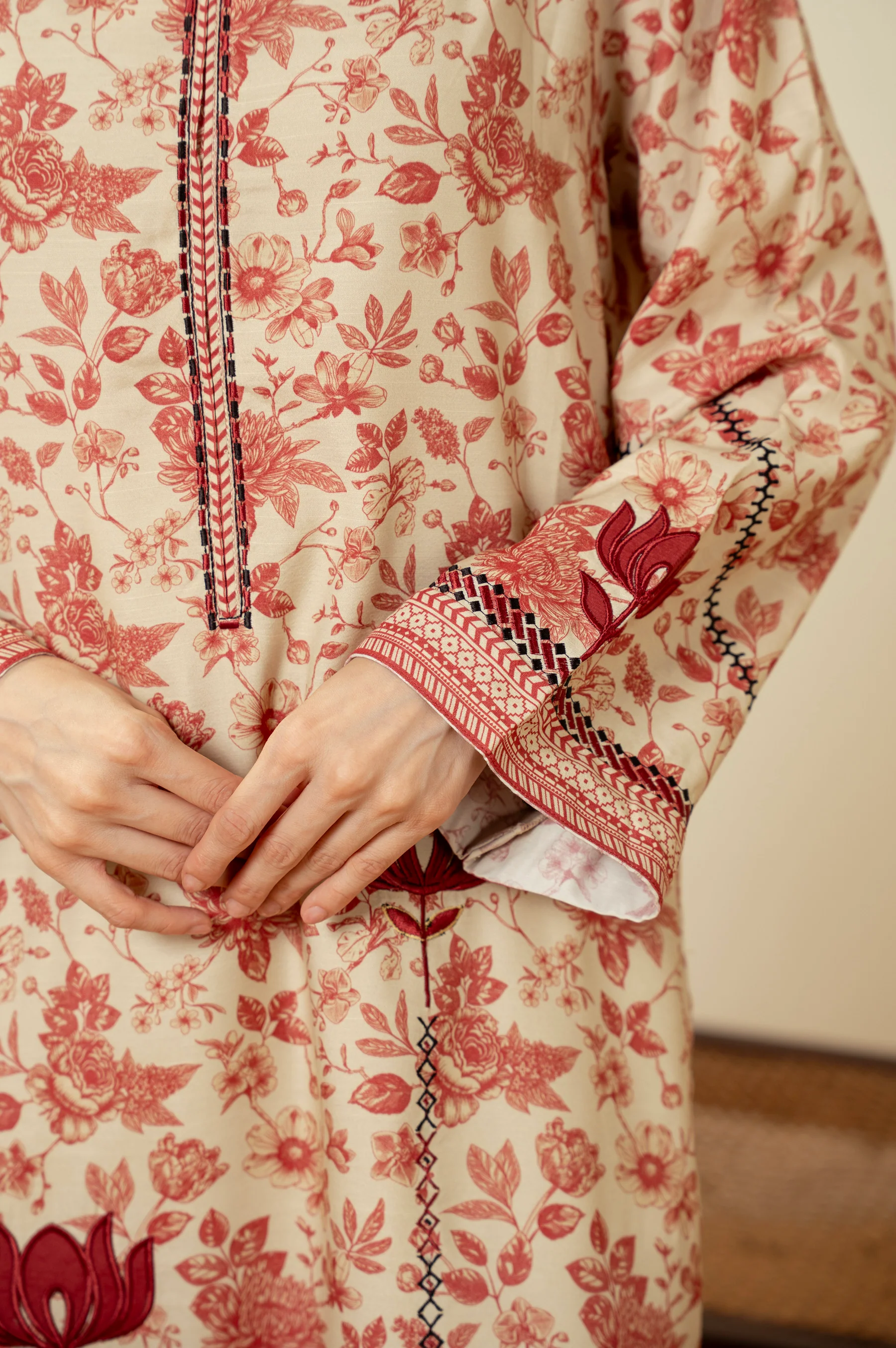 STITCHED EMBROIDERED SUIT - Image 2