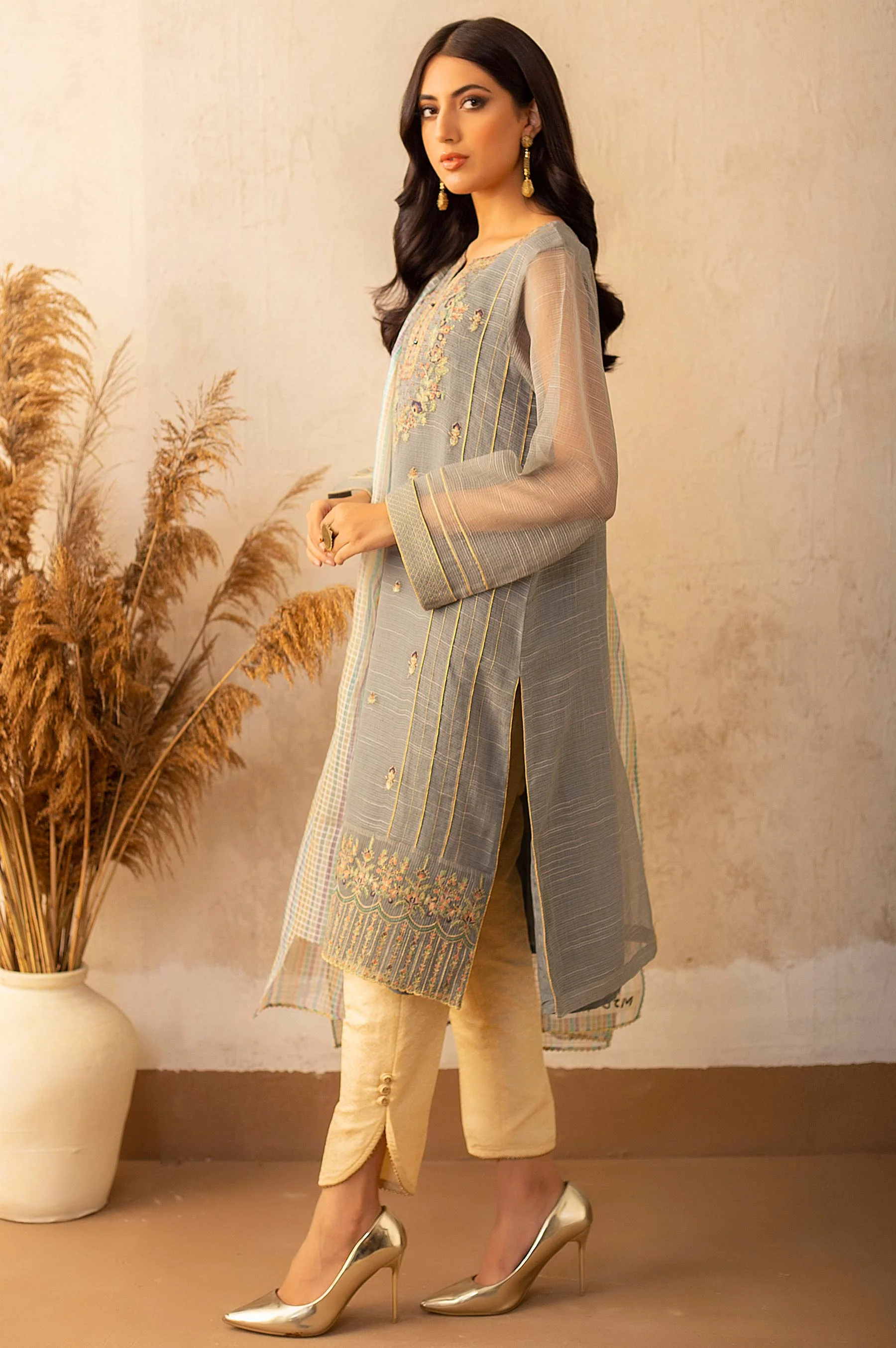Stitched 2 Piece Textured Organza Embroidered Suit - Image 4