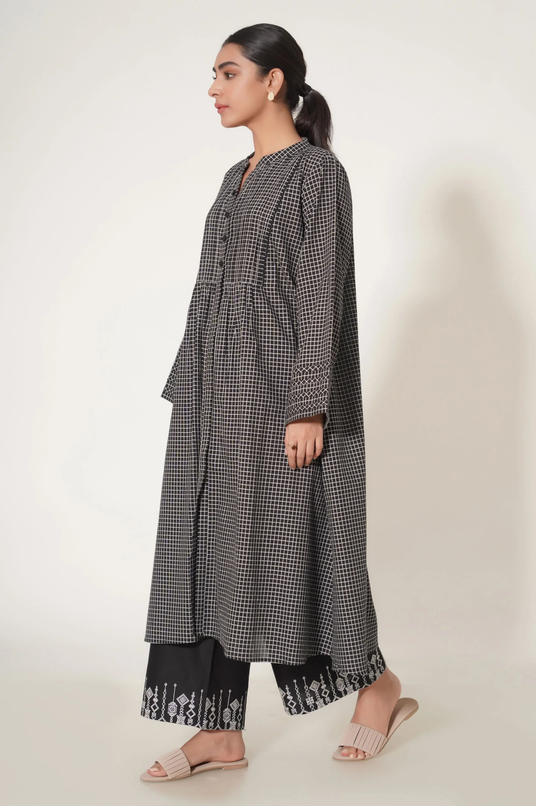Stitched 2 Piece Yarn Dyed Embroidered Suit - Image 5